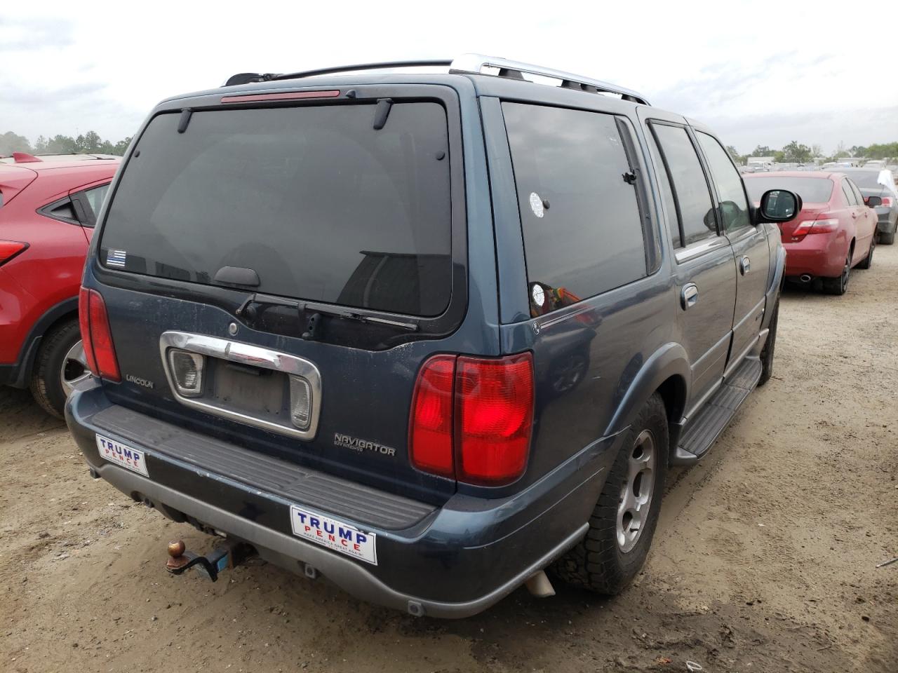 Photo 4 from auction – 2000 LINCOLN NAVIGATOR with VIN 5LMFU28A8YLJ27265