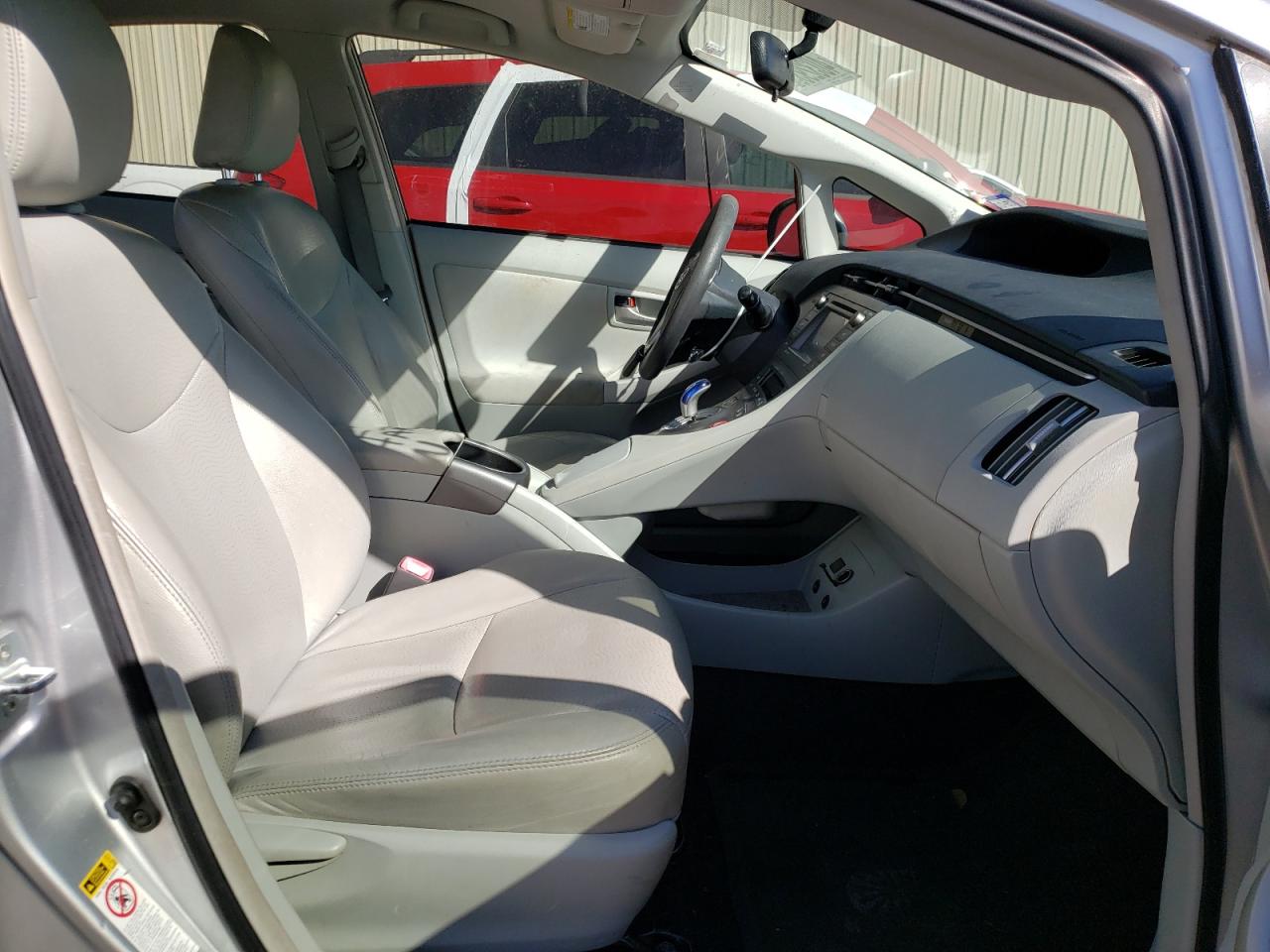 Photo 5 from auction – 2013 TOYOTA PRIUS with VIN JTDKN3DU1D5557372