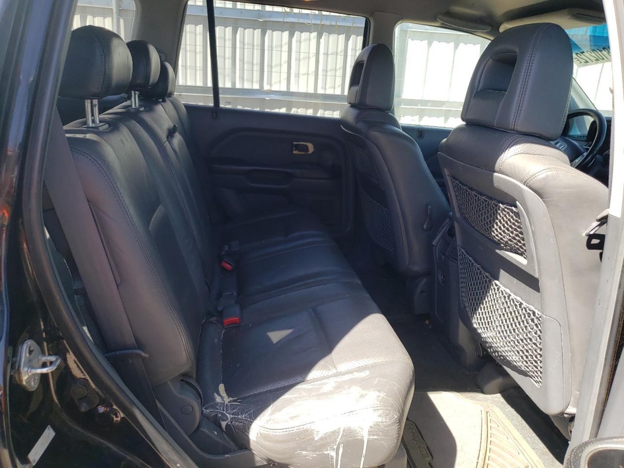 Photo 6 from auction – 2004 HONDA PILOT EXL with VIN 2HKYF18564H529632