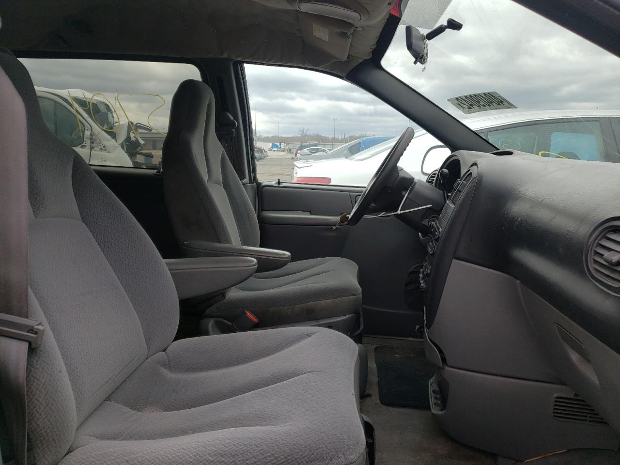 Photo 5 from auction – 2004 DODGE GRAND CARA with VIN 1D4GP24RX4B530875