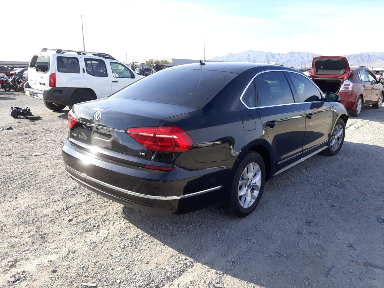 Photo 4 from auction – 2016 VOLKSWAGEN PASSAT with VIN 1VWAT7A36GC043812