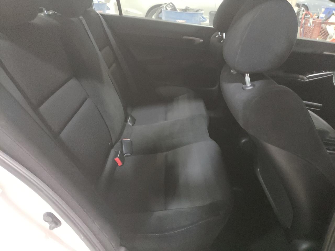 Photo 6 from auction – 2010 HONDA CIVIC with VIN 19XFA1F68AE017582