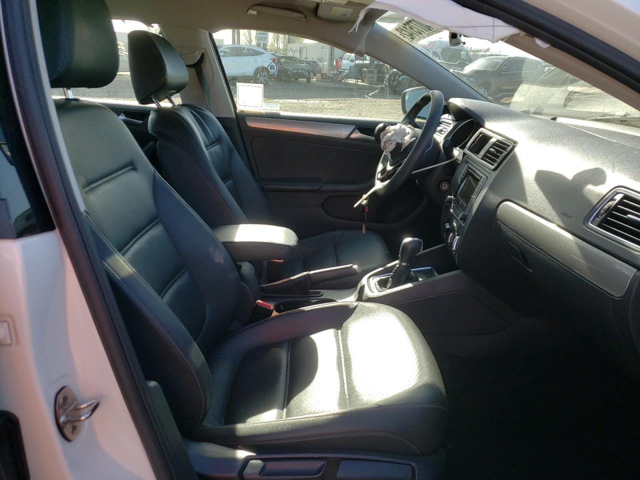 Photo 5 from auction – 2018 VOLKSWAGEN JETTA SE with VIN 3VWDB7AJ5JM231354