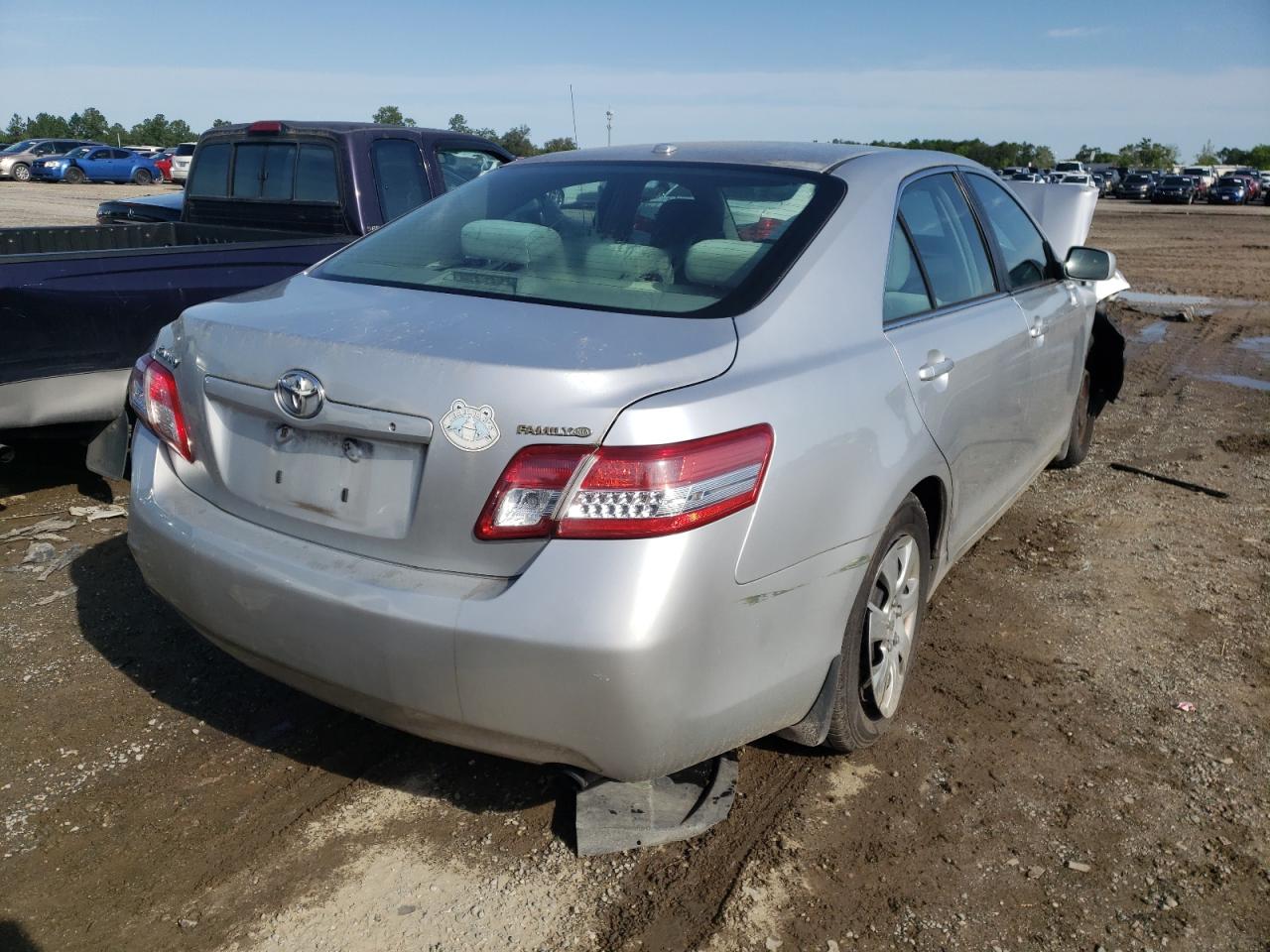 Photo 4 from auction – 2011 TOYOTA CAMRY BASE with VIN 4T1BF3EK2BU704078