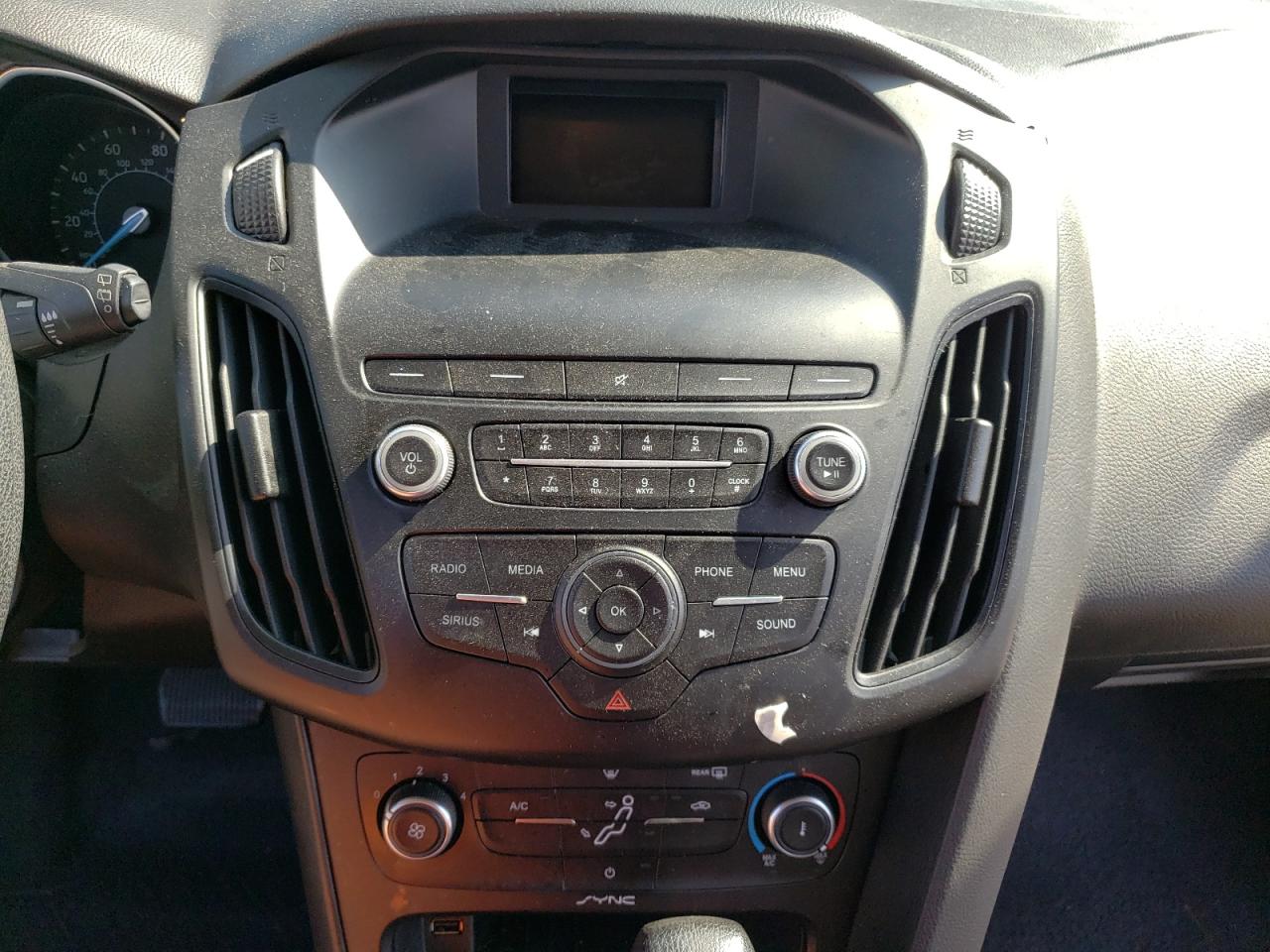 Photo 9 from auction – 2018 FORD FOCUS SE with VIN 1FADP3K28JL313395
