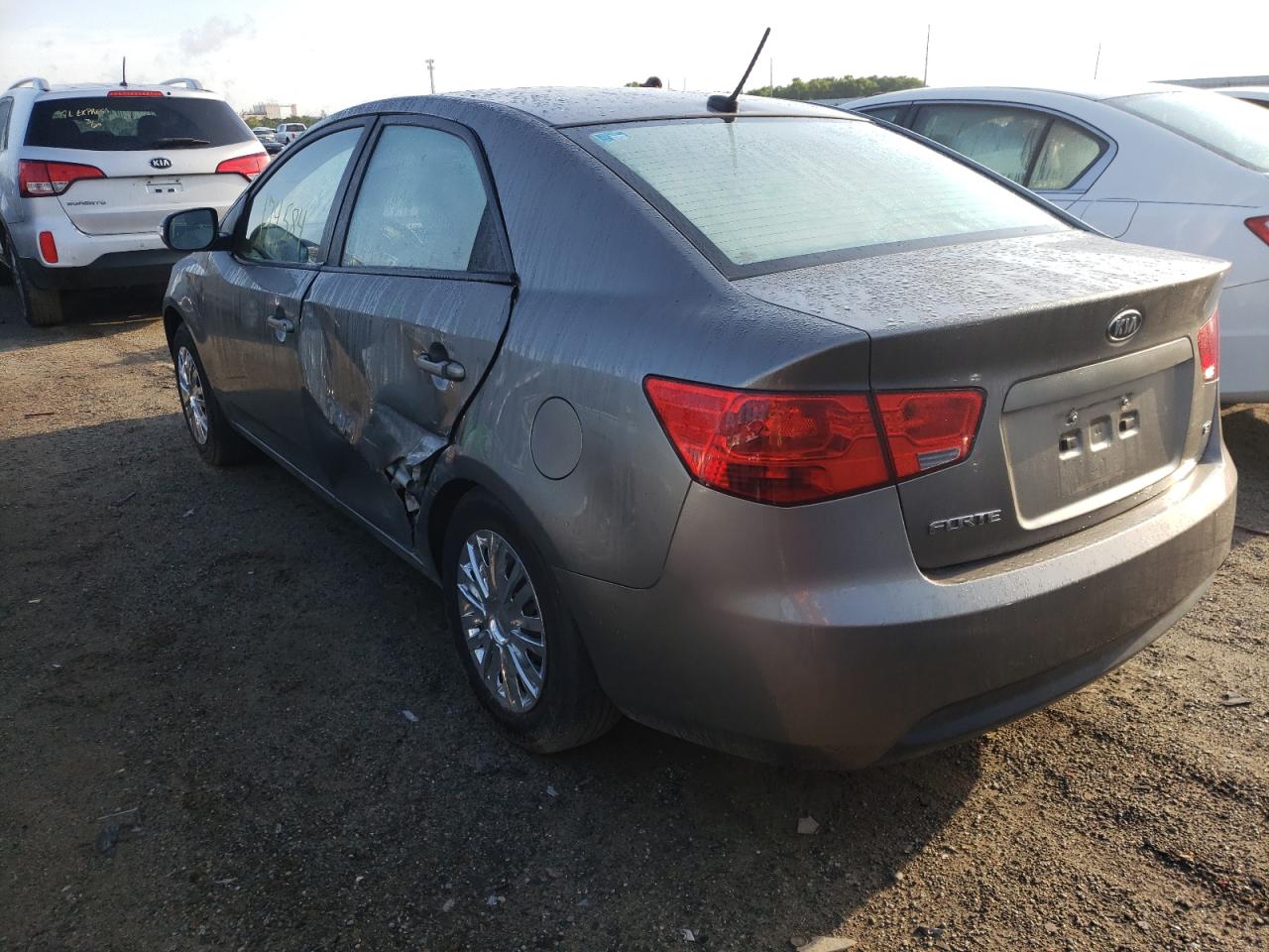 Photo 3 from auction – 2010 KIA FORTE EX with VIN KNAFU4A26A5086681