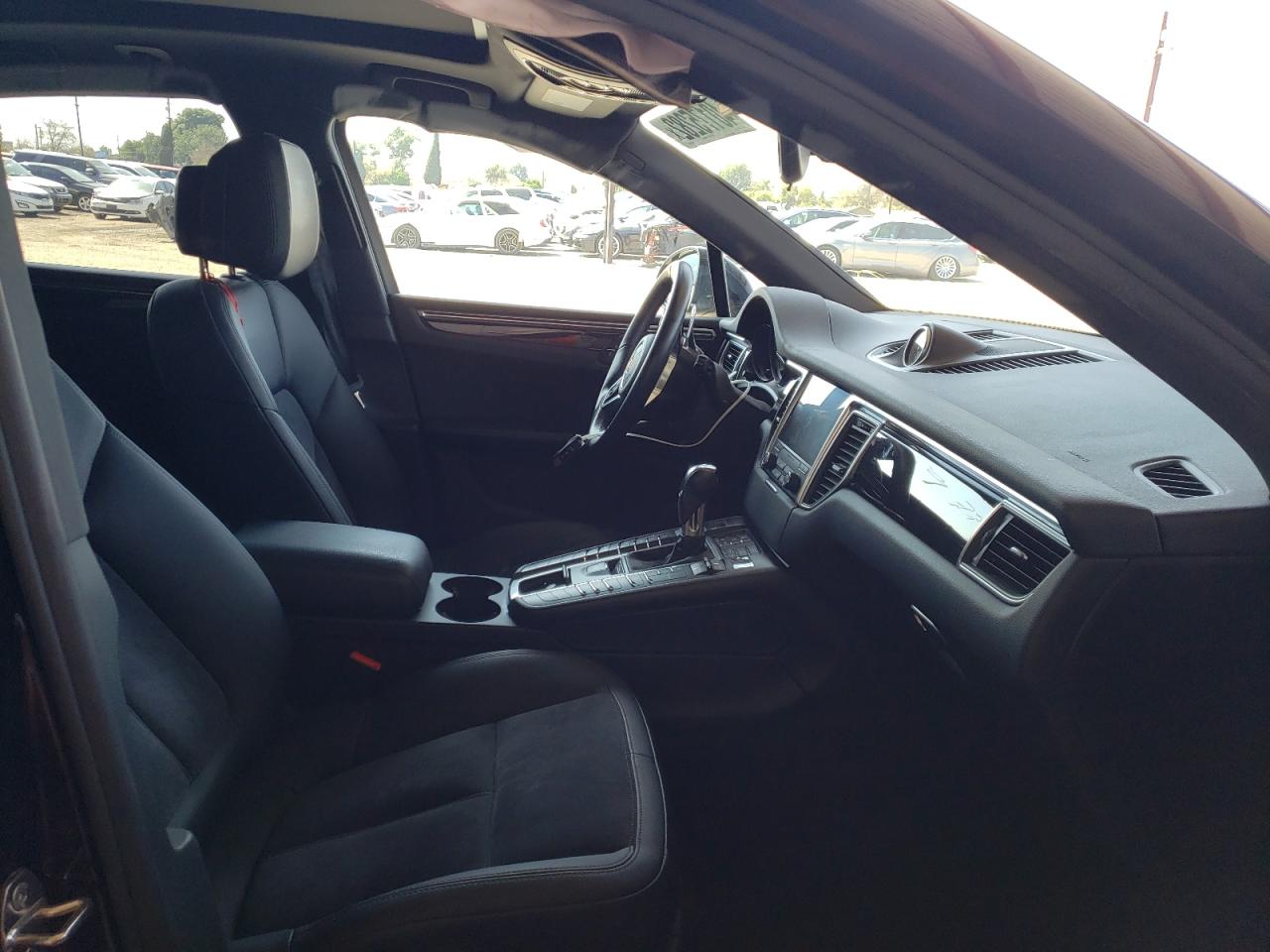Photo 5 from auction – 2017 PORSCHE MACAN S with VIN WP1AB2A57HLB13151