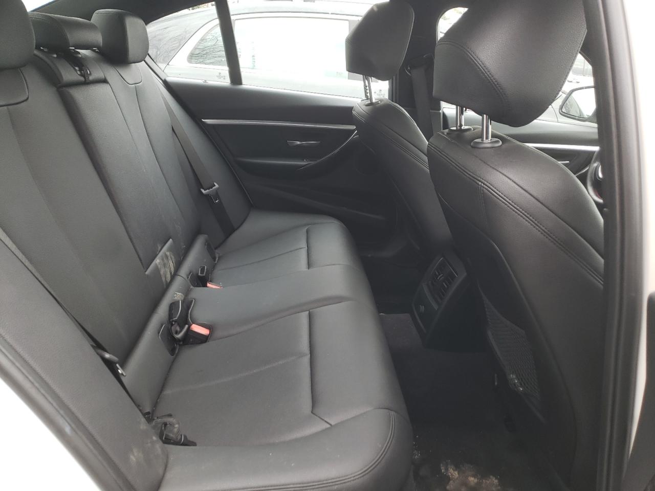 Photo 6 from auction – 2018 BMW 330 XI with VIN WBA8D9C54JEM32823