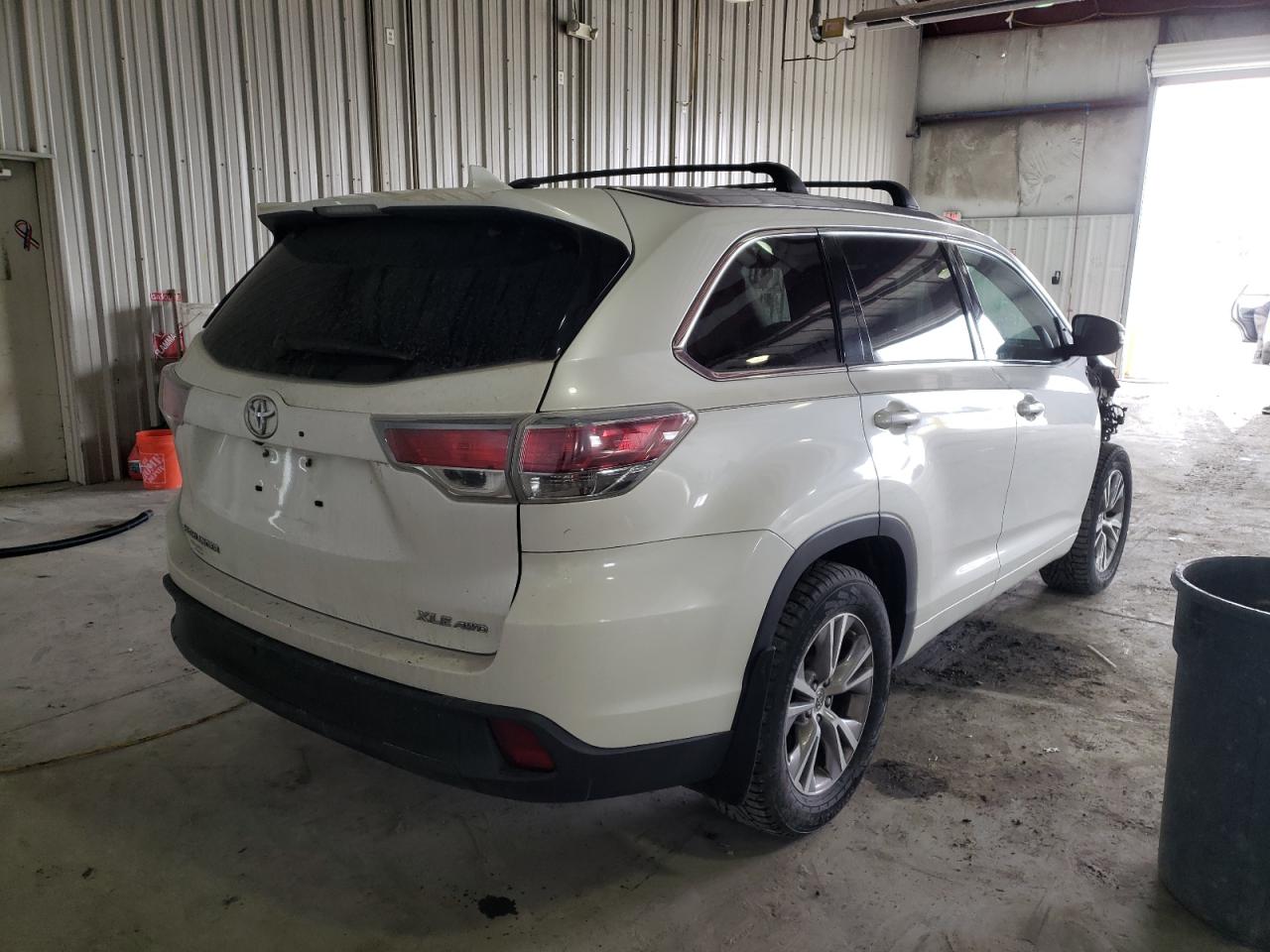 Photo 4 from auction – 2015 TOYOTA HIGHLANDER with VIN 5TDJKRFH6FS098828