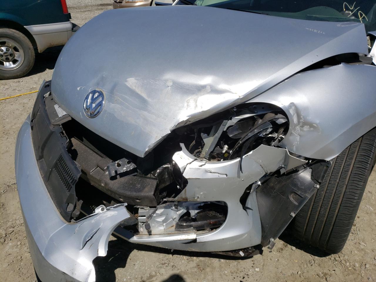 Photo 9 from auction – 2014 VOLKSWAGEN BEETLE with VIN 3VWJP7AT7EM614823