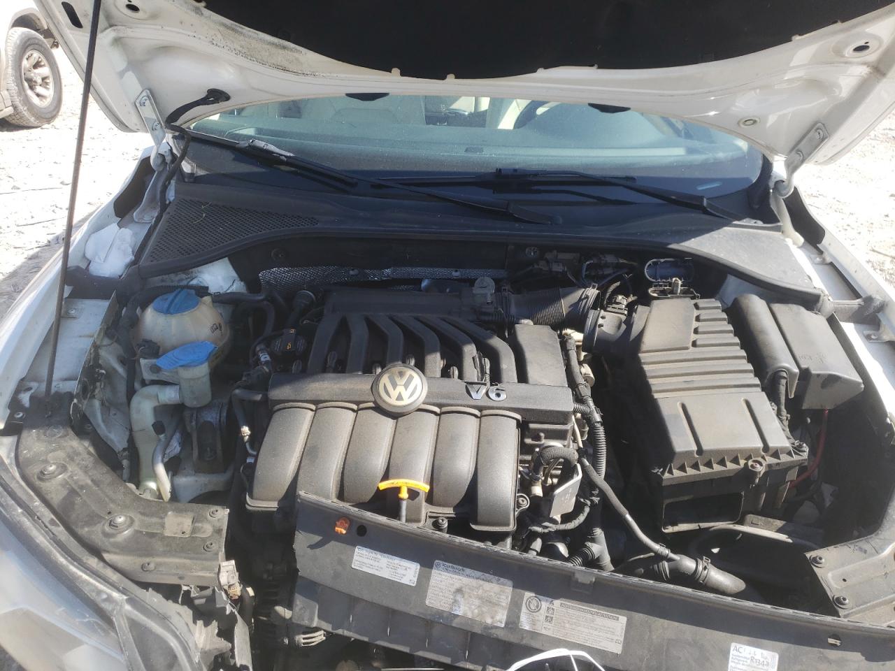Photo 7 from auction – 2012 VOLKSWAGEN PASSAT SEL with VIN 1VWCM7A33CC010086