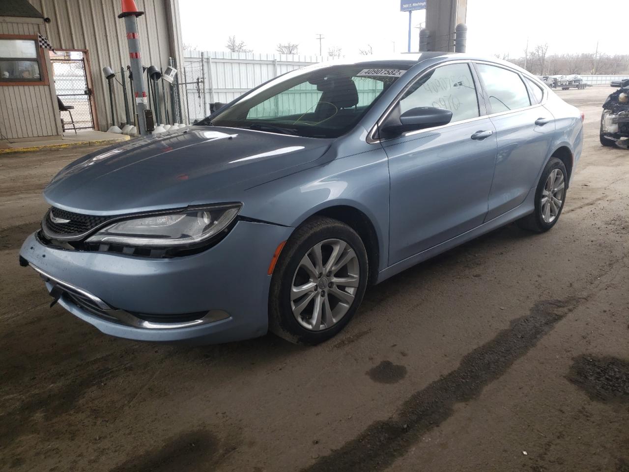 Photo 2 from auction – 2015 CHRYSLER 200 LIMITE with VIN 1C3CCCAB0FN667379