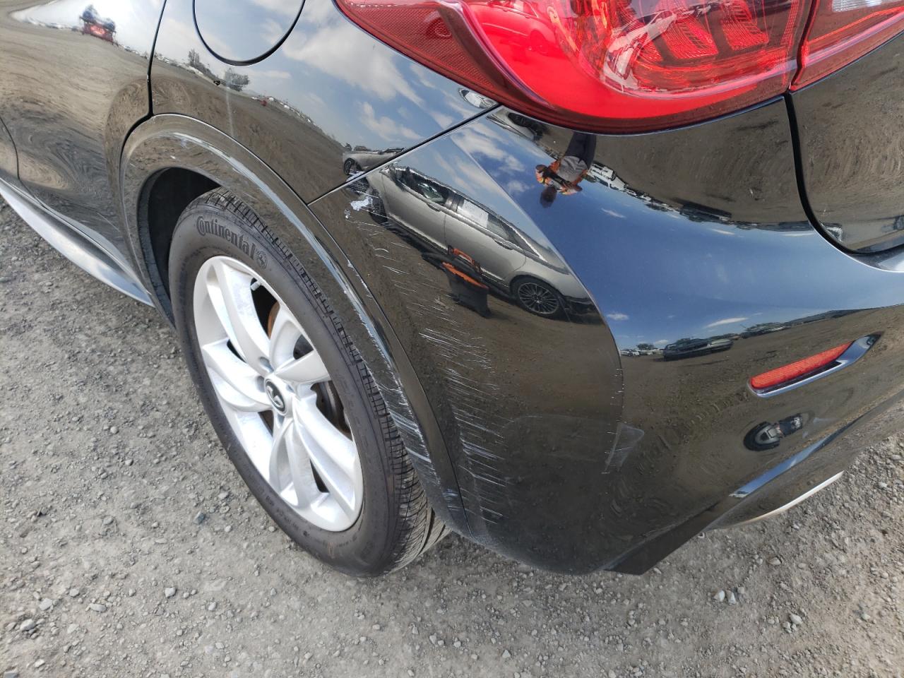 Photo 9 from auction – 2017 INFINITI QX30 BASE with VIN SJKCH5CP4HA017401
