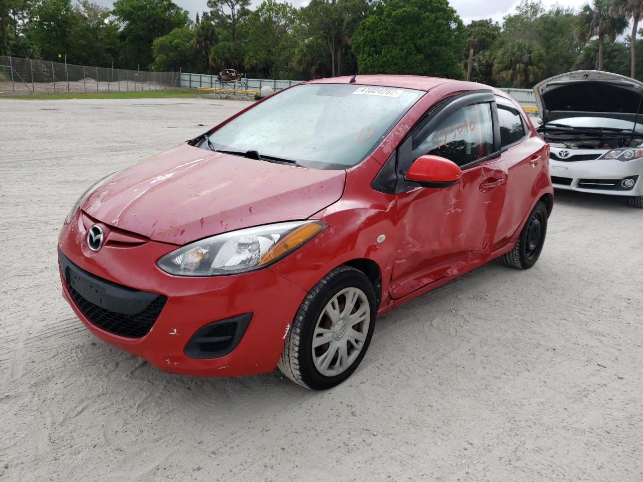 Photo 2 from auction – 2011 MAZDA MAZDA2 with VIN JM1DE1HY9B0123673