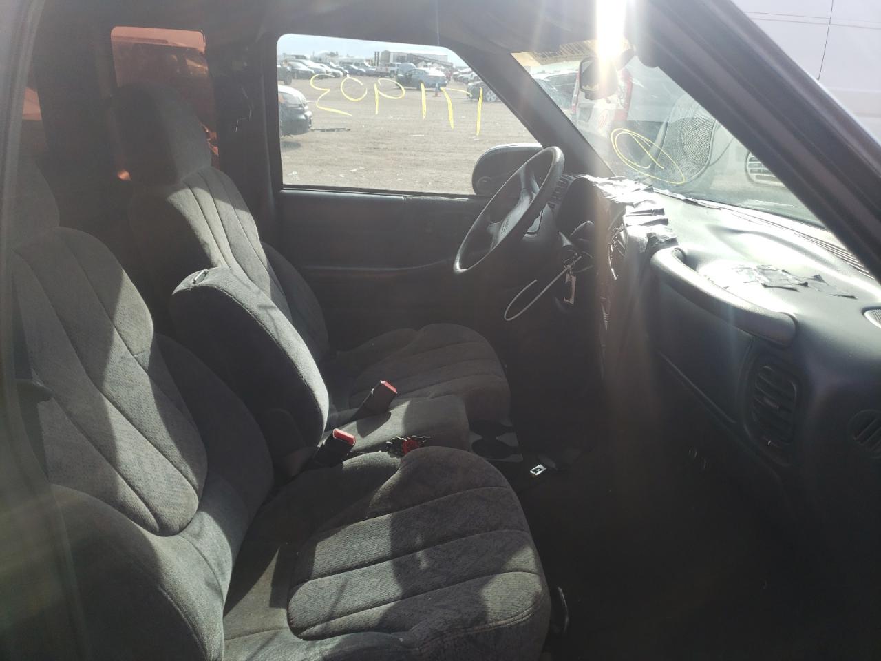 Photo 5 from auction – 1998 GMC SONOMA with VIN 1GTCS1948W8540855