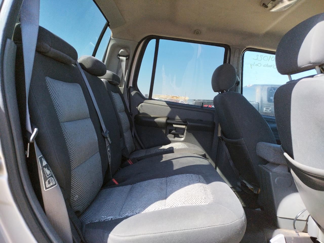Photo 6 from auction – 2004 FORD EXPLORER S with VIN 1FMZU67K54UA43569