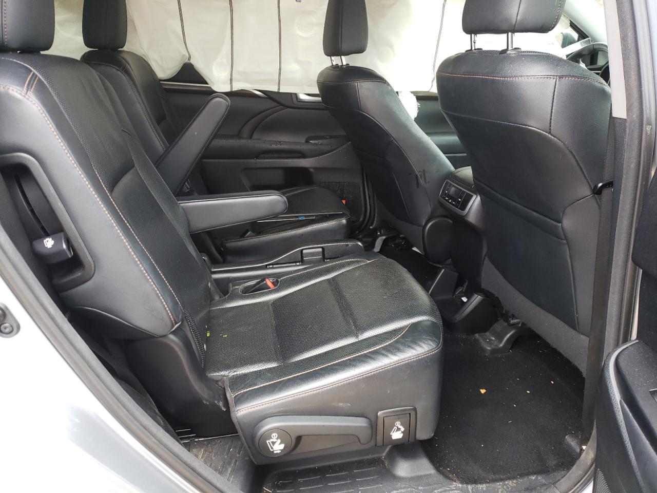 Photo 6 from auction – 2014 TOYOTA HIGHLANDER with VIN 5TDDKRFHXES025084