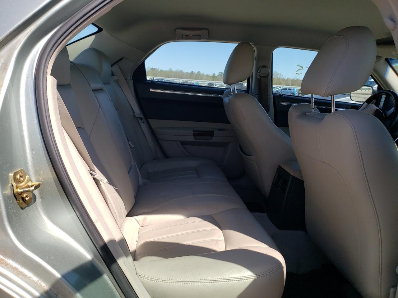 Photo 6 from auction – 2005 CHRYSLER 300C with VIN 2C3JA63H55H163336