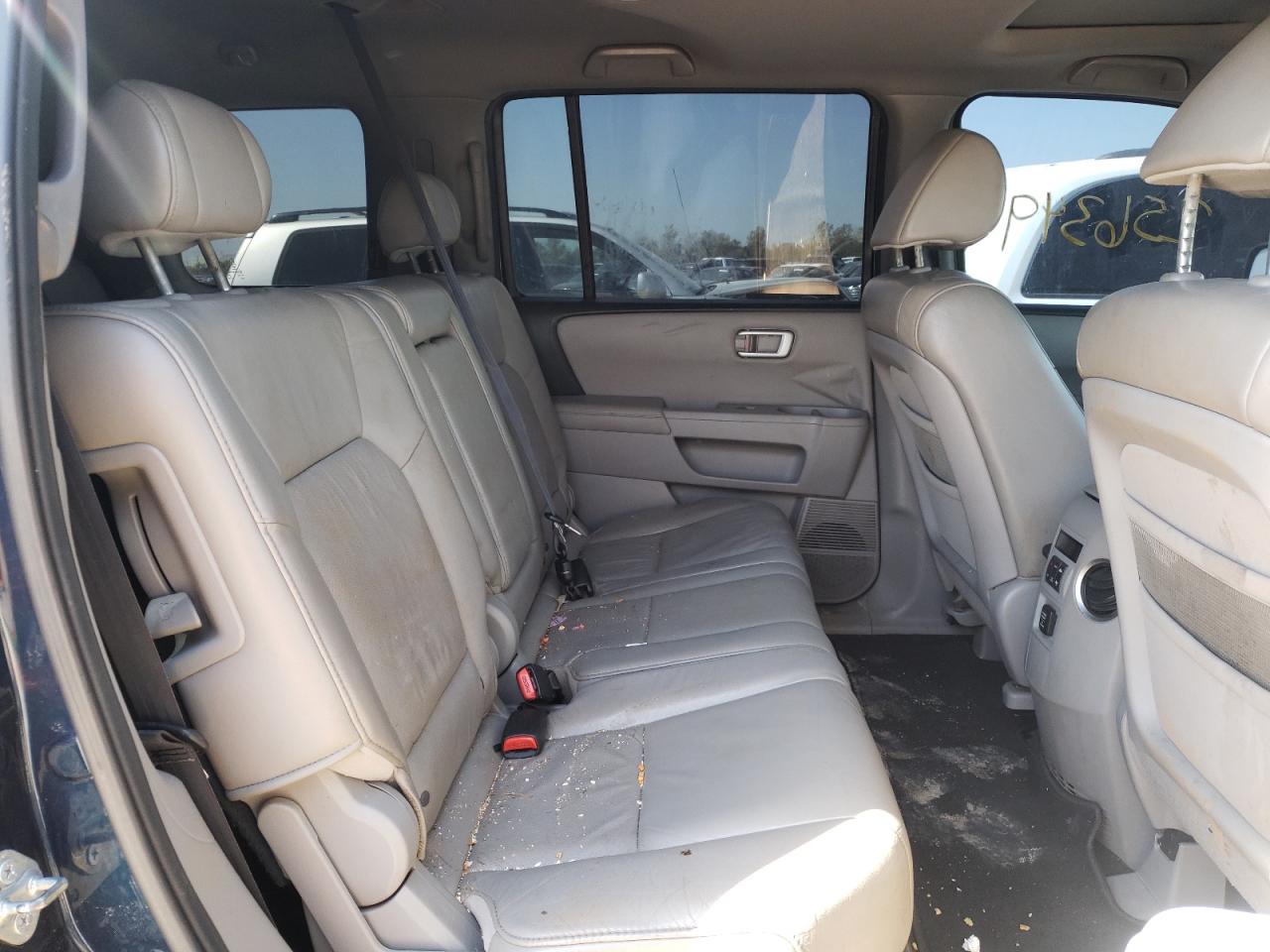 Photo 6 from auction – 2011 HONDA PILOT EXL with VIN 5FNYF3H51BB017946