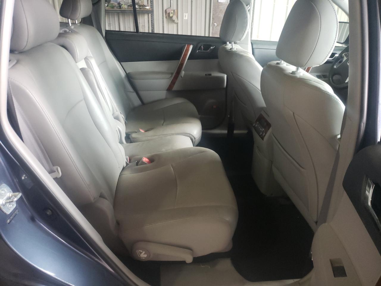 Photo 6 from auction – 2012 TOYOTA HIGHLANDER with VIN 5TDDK3EH2CS167604