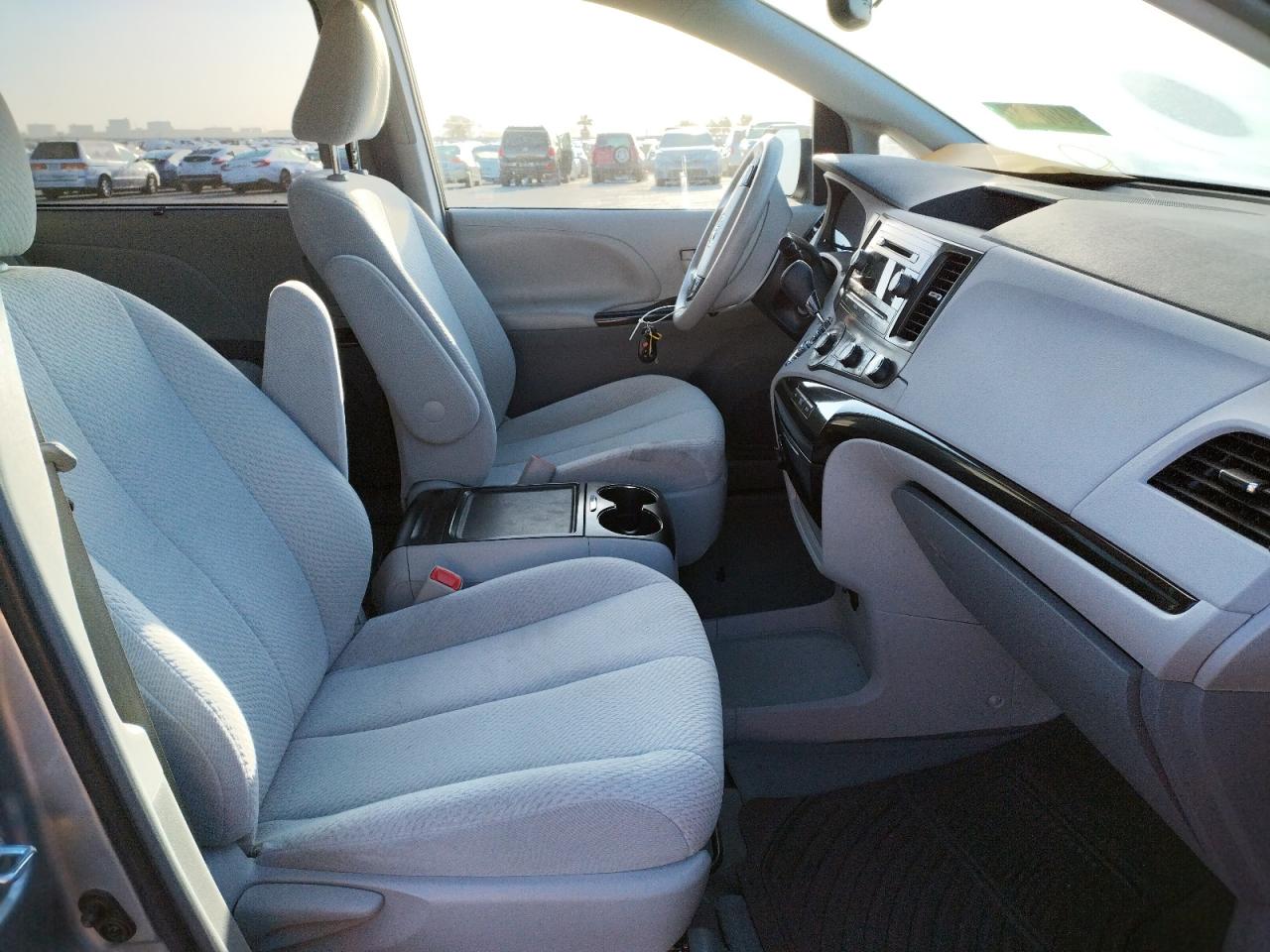Photo 5 from auction – 2012 TOYOTA SIENNA LE with VIN 5TDKK3DC4CS239304