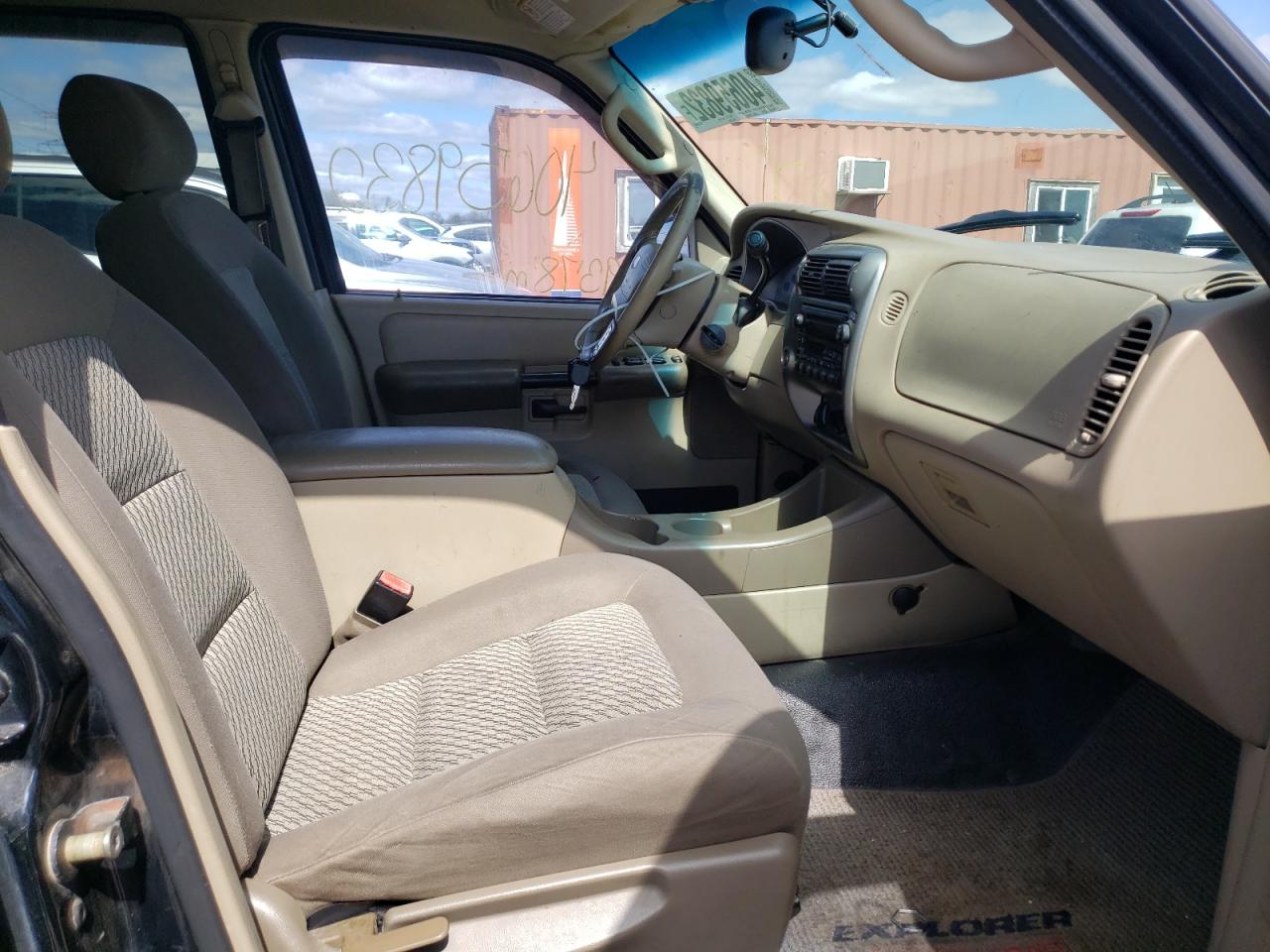 Photo 5 from auction – 2005 FORD EXPLORER S with VIN 1FMZU67K45UA22813