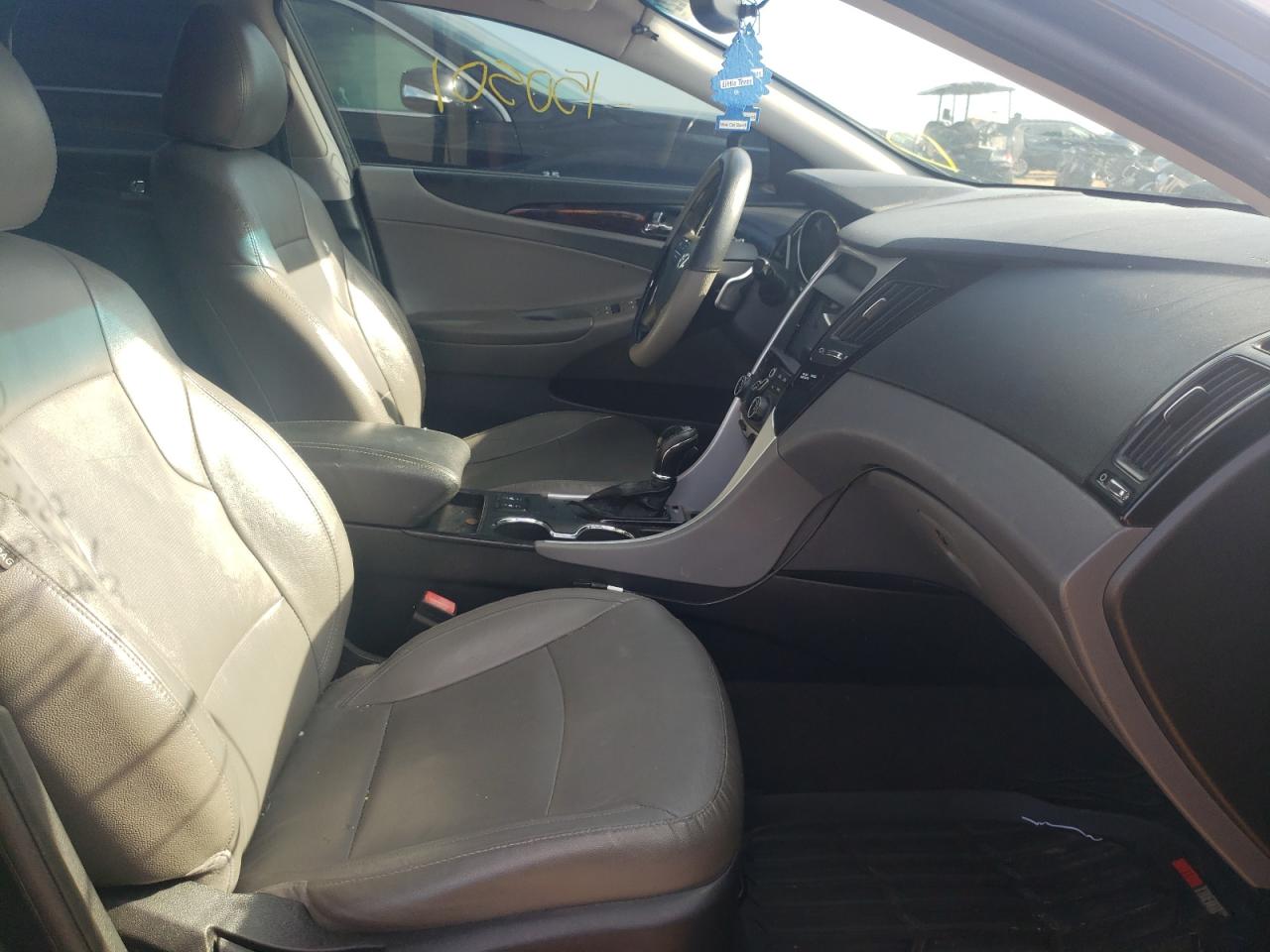Photo 5 from auction – 2011 HYUNDAI SONATA SE with VIN 5NPEC4AB6BH302743