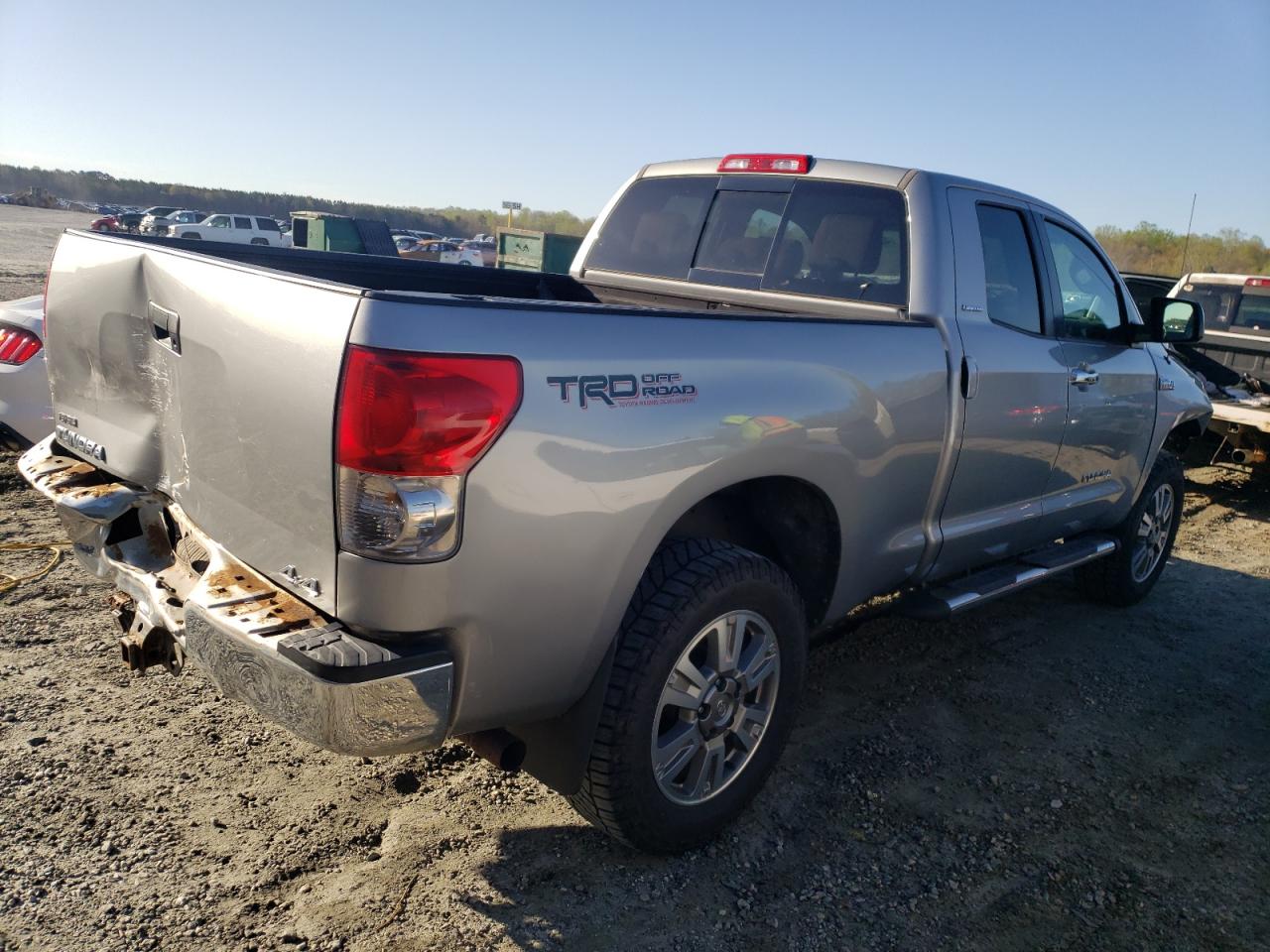 Photo 4 from auction – 2007 TOYOTA TUNDRA DOU with VIN 5TBBV581X7S488443