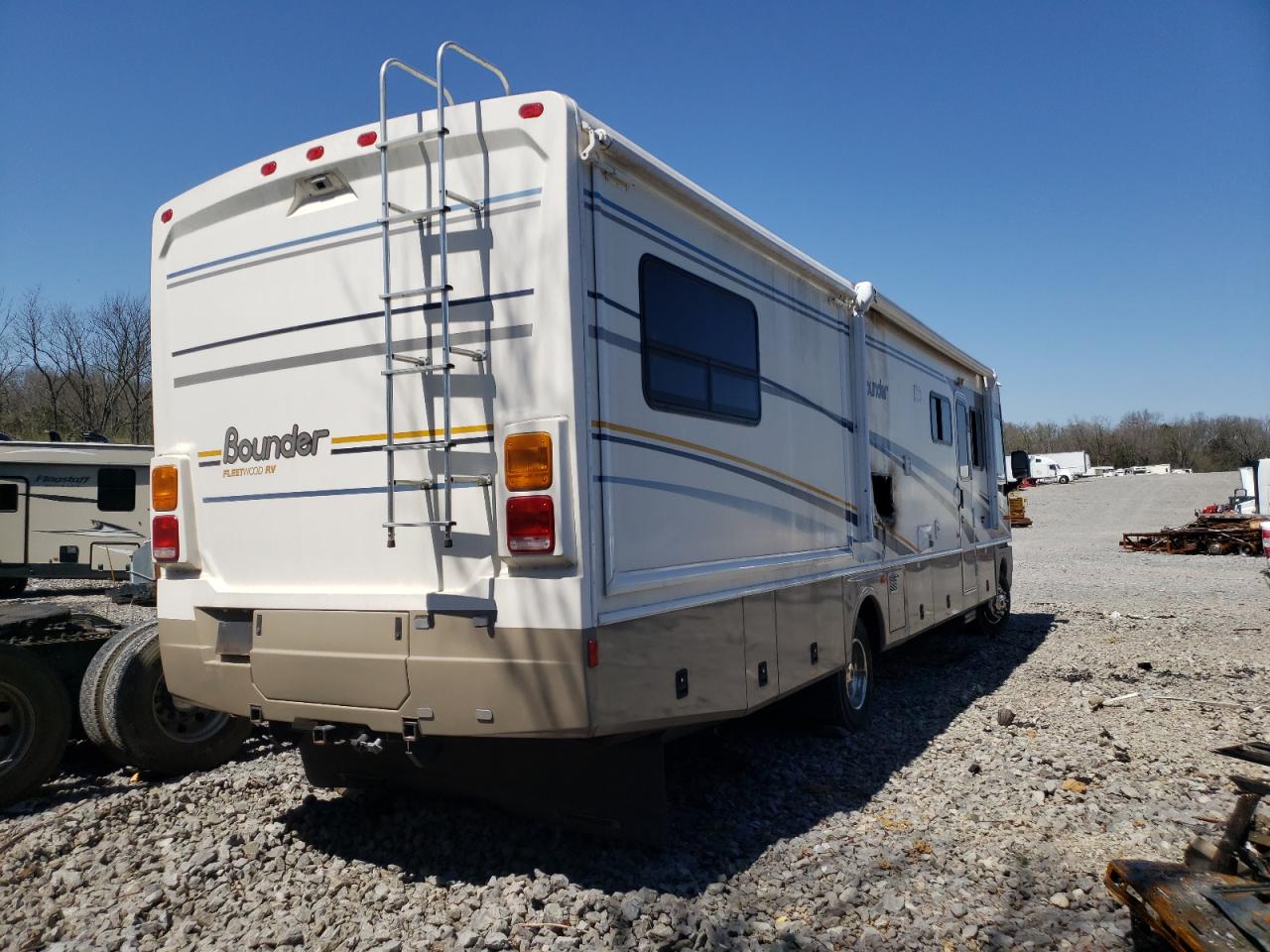 Photo 4 from auction – 2004 OTHER MOTORHOME with VIN 5B4MP67G233372175