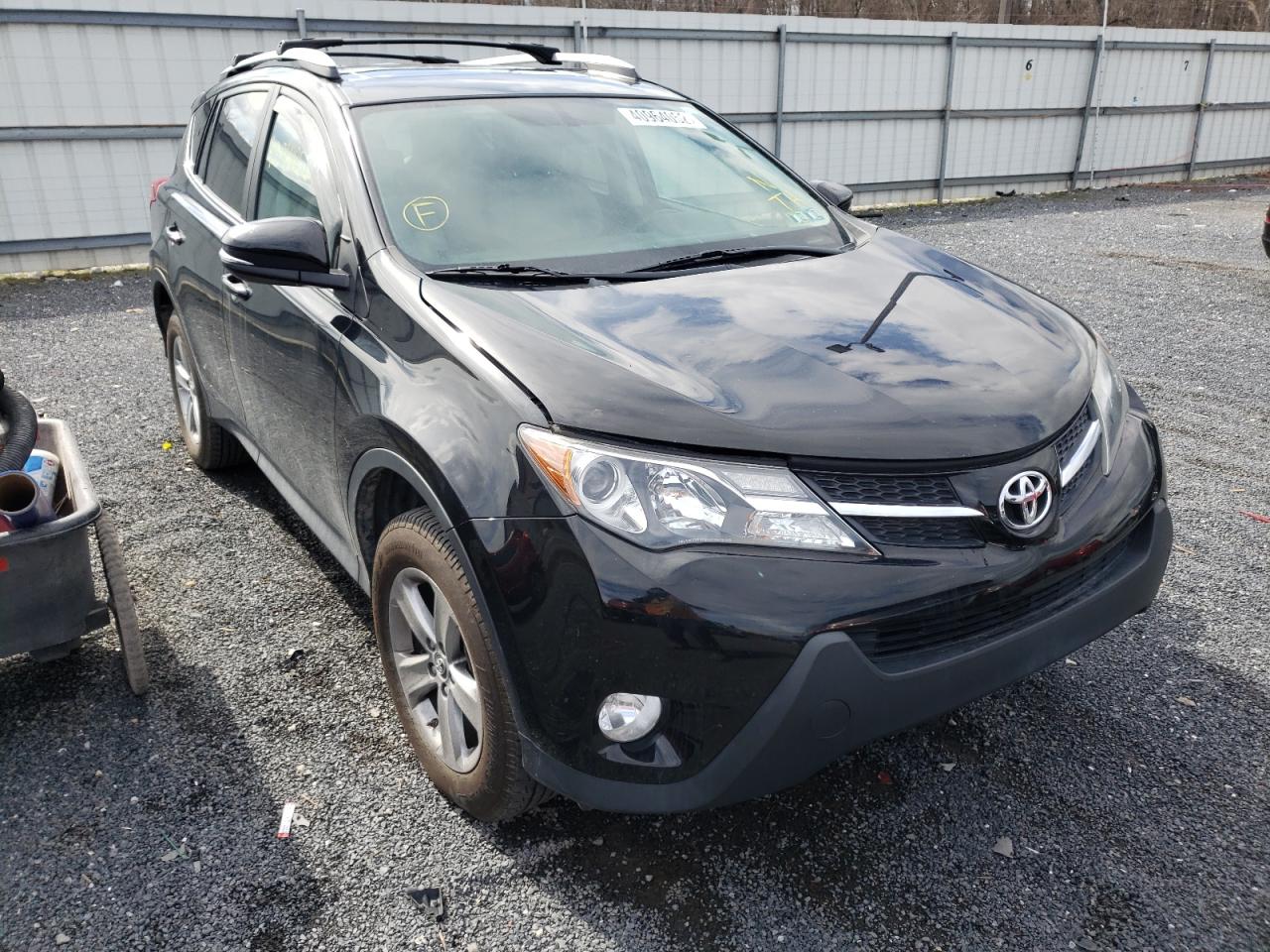 Photo 1 from auction – 2015 TOYOTA RAV4 XLE with VIN 2T3RFREV6FW276069