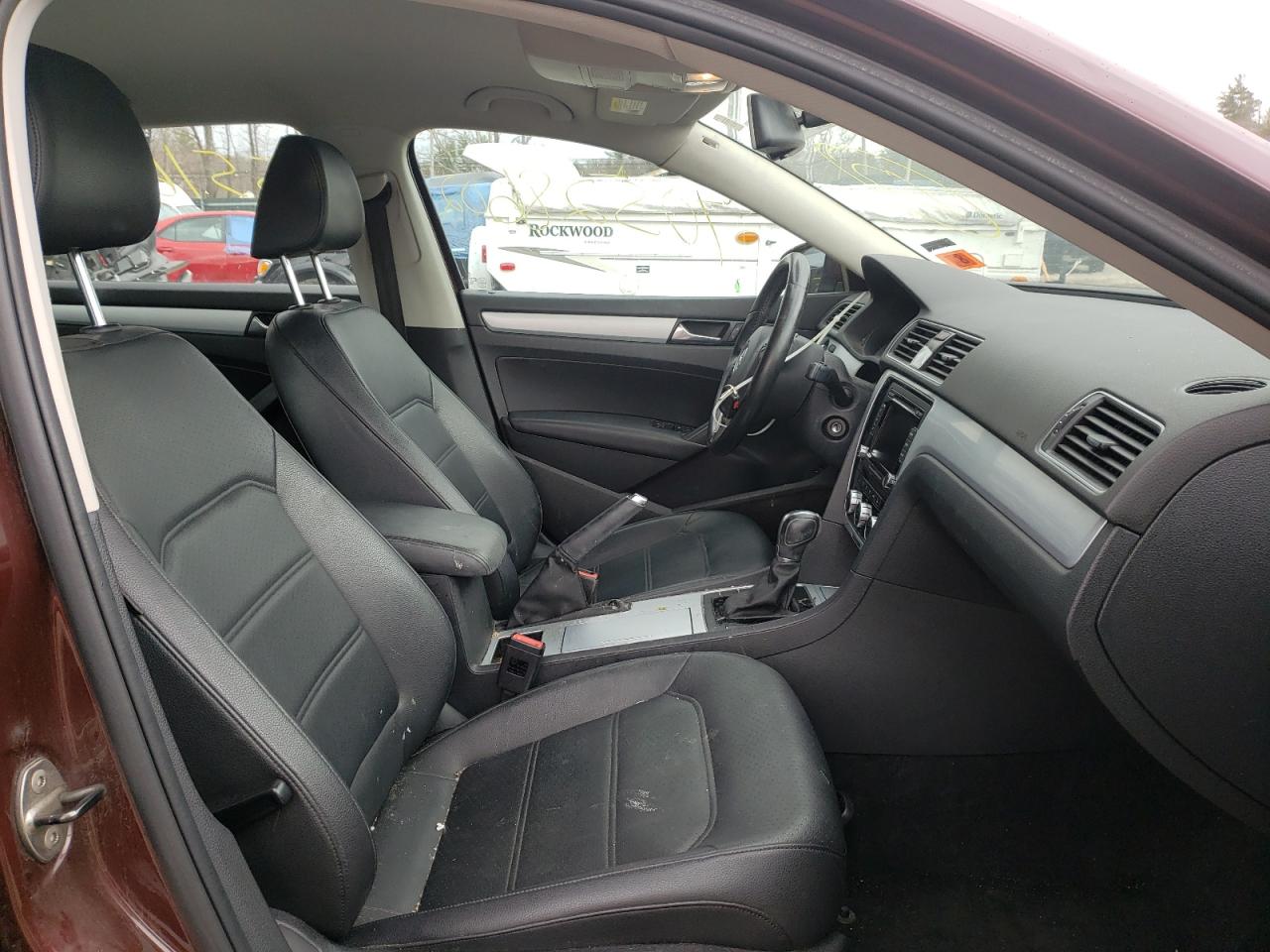 Photo 5 from auction – 2012 VOLKSWAGEN PASSAT SE with VIN 1VWBP7A37CC012328