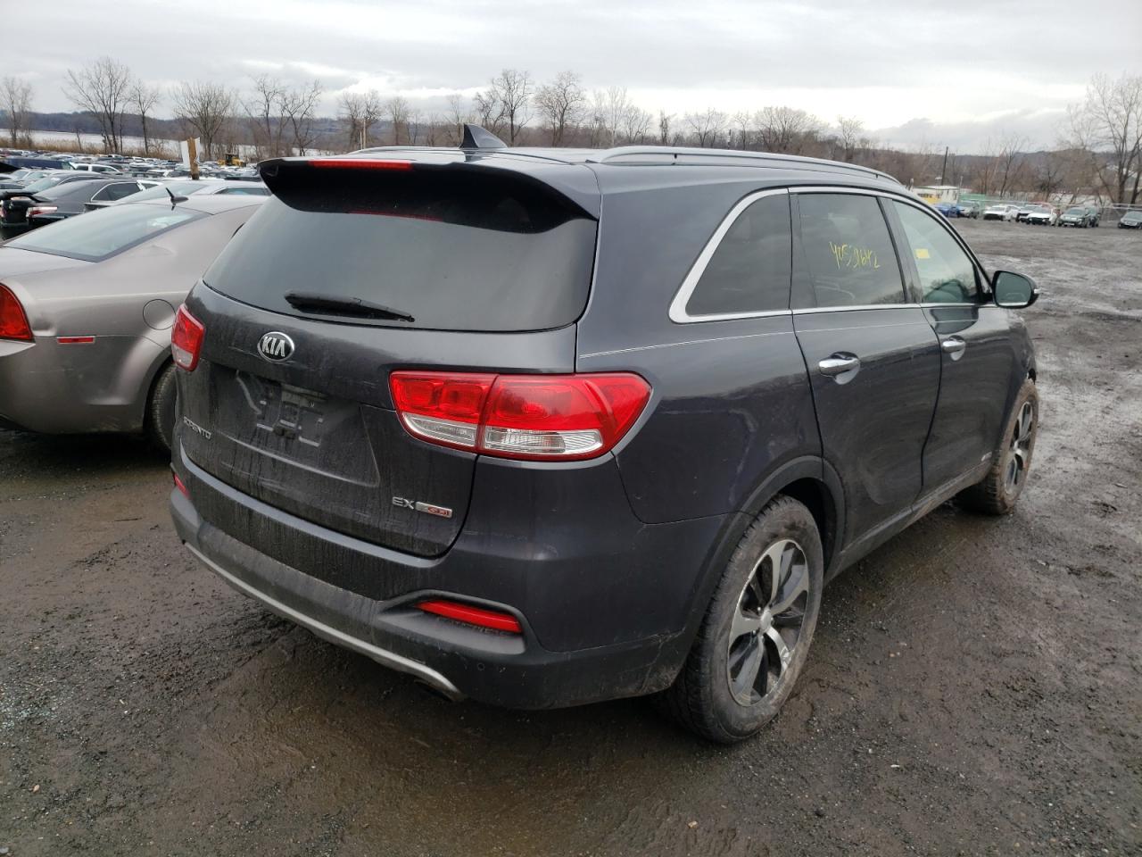 Photo 4 from auction – 2016 KIA SORENTO EX with VIN 5XYPHDA14GG032105