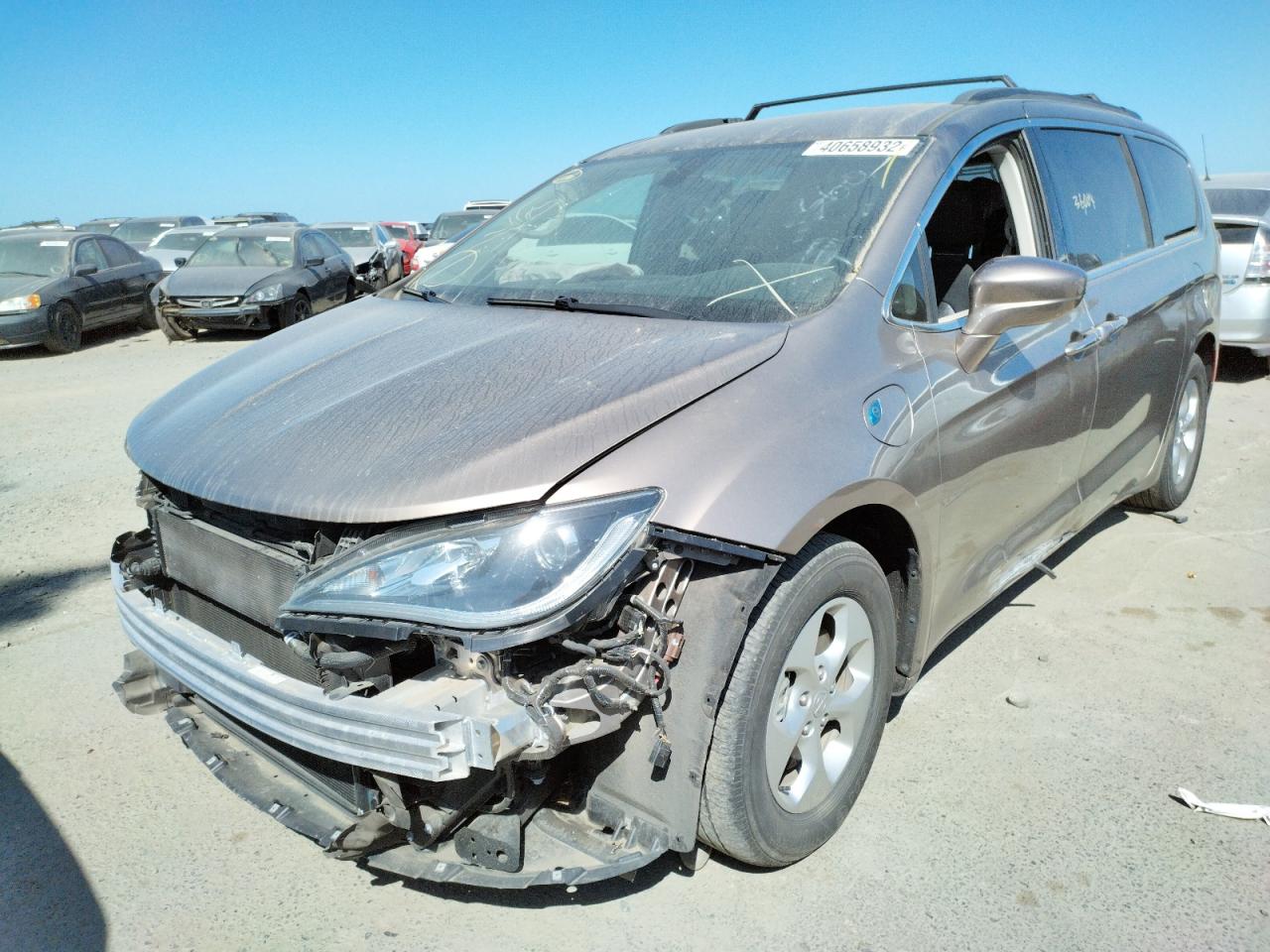 Photo 2 from auction – 2017 CHRYSLER PACIFICA E with VIN 2C4RC1L78HR779131