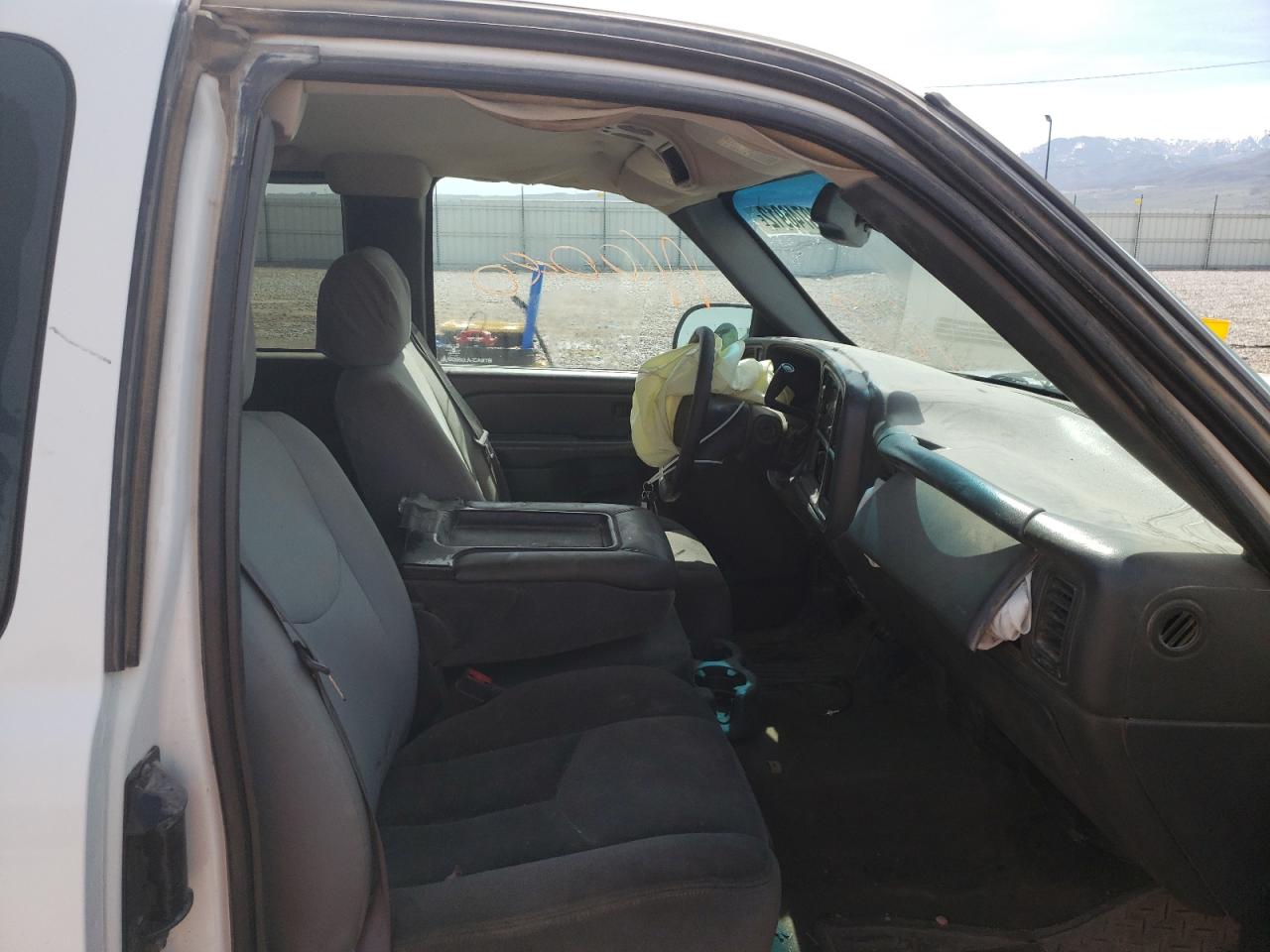 Photo 5 from auction – 2004 GMC SIERRA K25 with VIN 1GTHK29204E277799