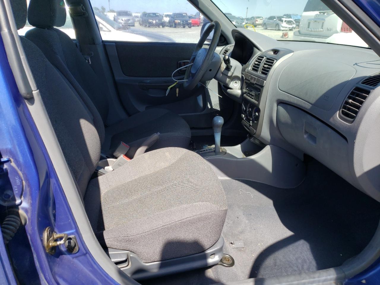 Photo 5 from auction – 2002 HYUNDAI ACCENT GL with VIN KMHCG45C42U345526