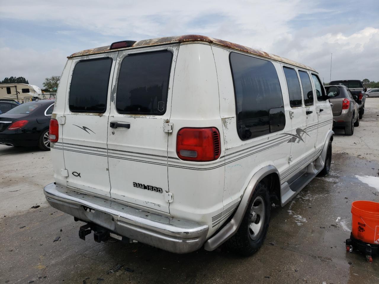 Photo 4 from auction – 2002 DODGE RAM VAN B1 with VIN 2B6HB11Y22K143951