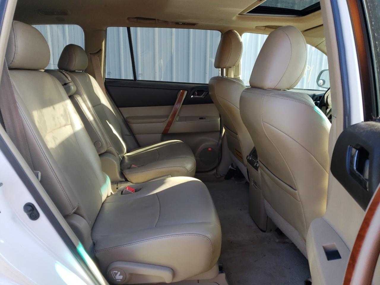 Photo 6 from auction – 2010 TOYOTA HIGHLANDER with VIN 5TDYK3EH8AS006432