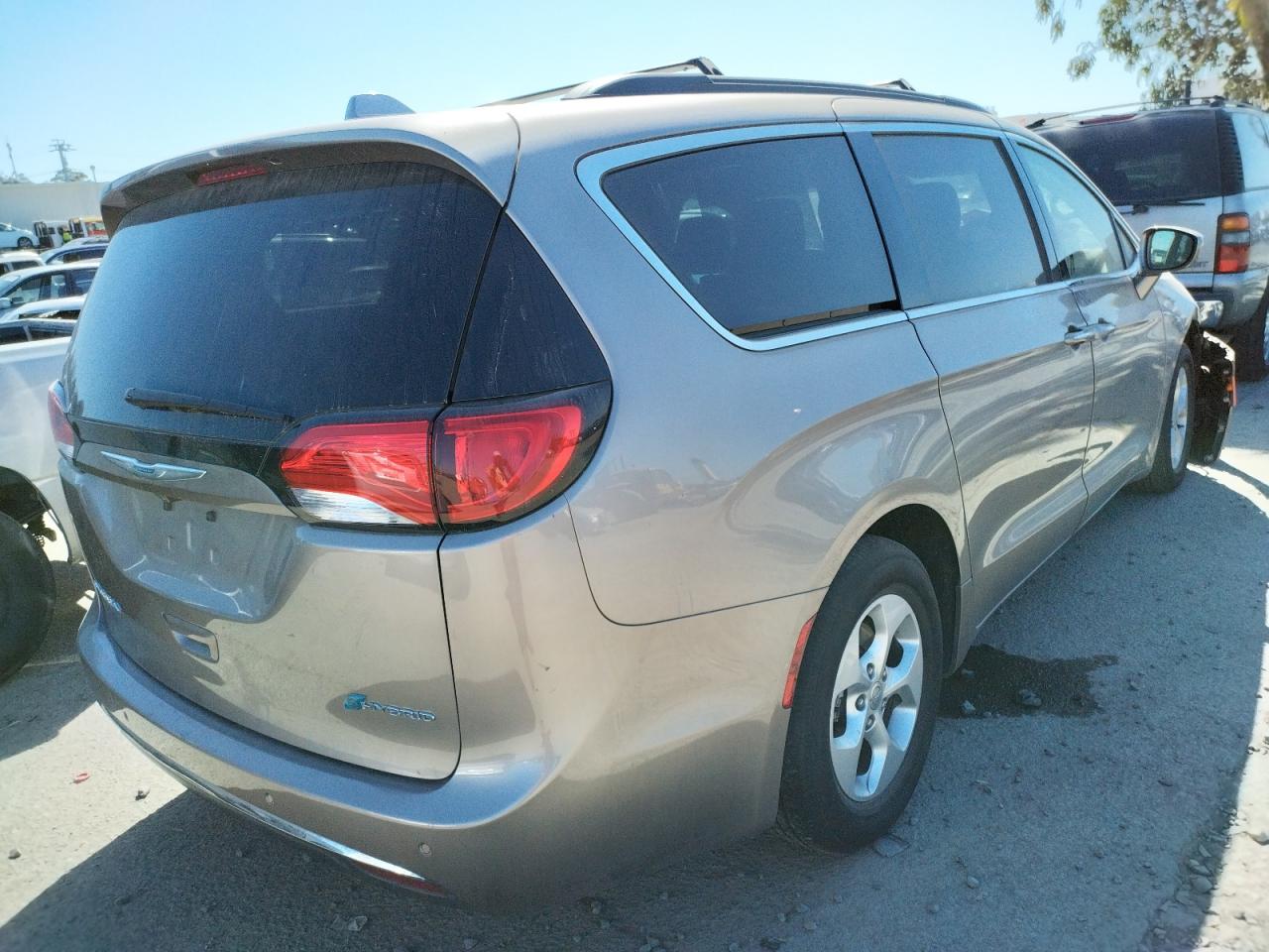 Photo 4 from auction – 2017 CHRYSLER PACIFICA E with VIN 2C4RC1L78HR779131