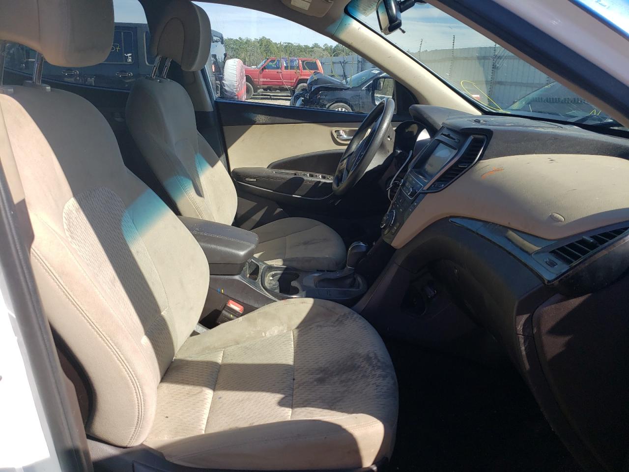 Photo 5 from auction – 2017 HYUNDAI SANTA FE S with VIN 5NMZU3LB0HH045283