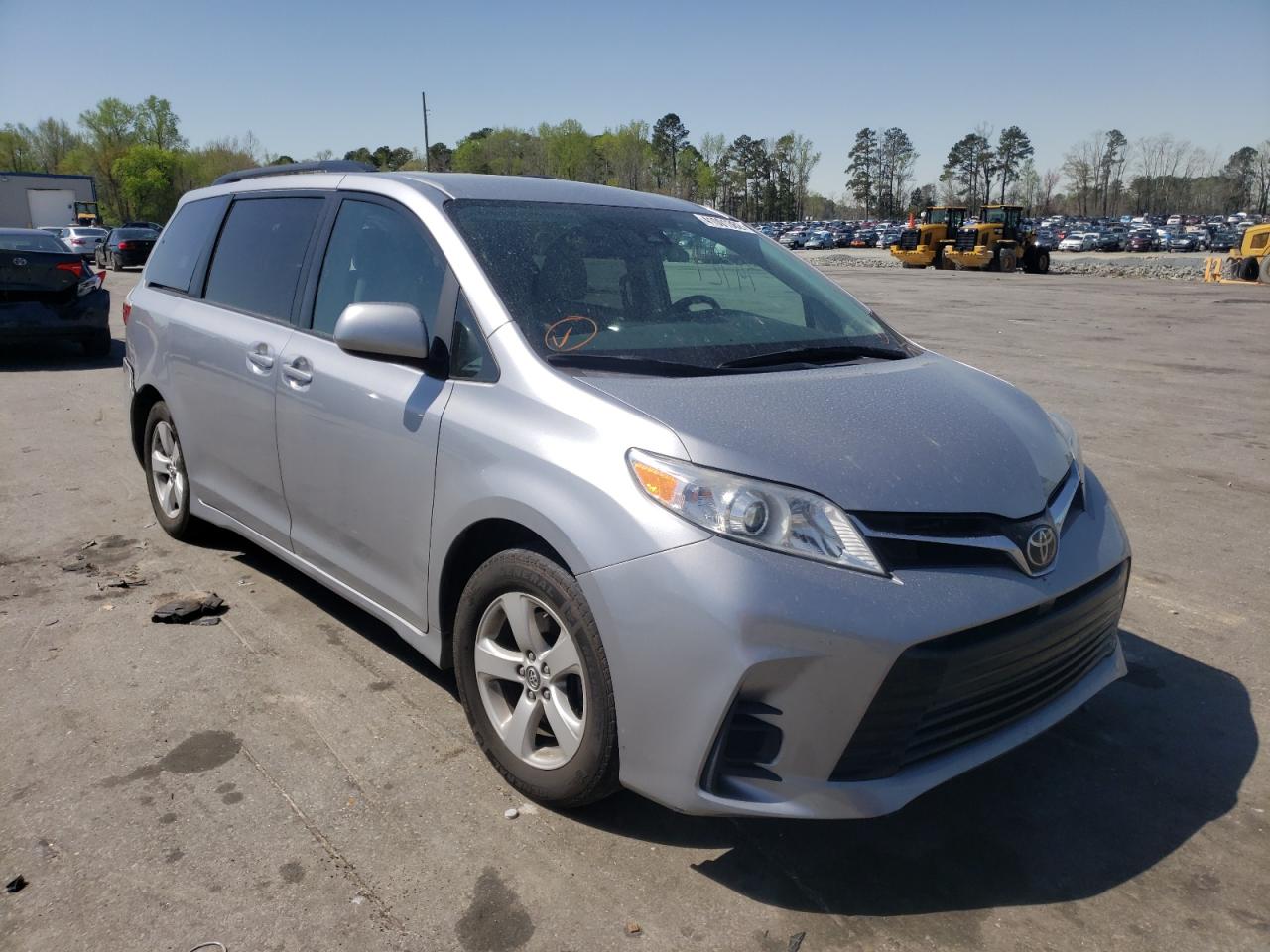 Photo 1 from auction – 2018 TOYOTA SIENNA LE with VIN 5TDKZ3DC0JS907026