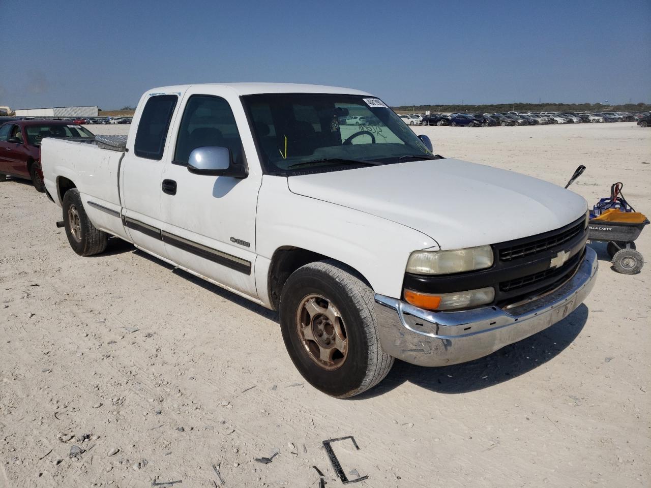 CHEVROLET SILVERADO 2000 with VIN 1GCEC19T7YE365290 - Photo from auction