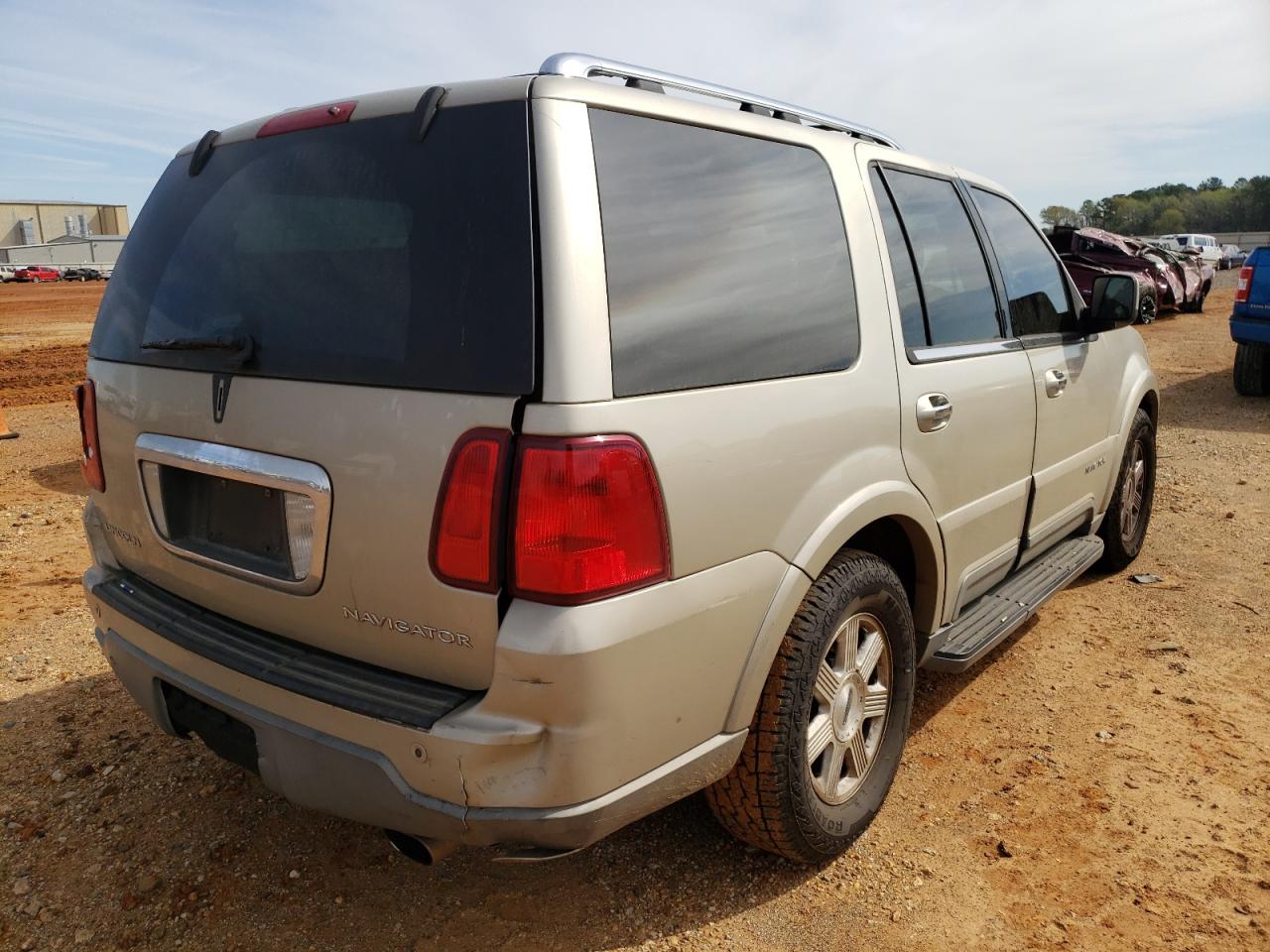 Photo 4 from auction – 2004 LINCOLN NAVIGATOR with VIN 5LMFU27R24LJ31720