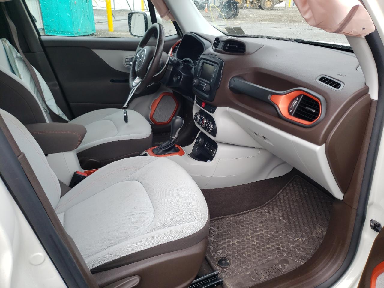 Photo 5 from auction – 2016 JEEP RENEGADE L with VIN ZACCJBBT9GPD74799