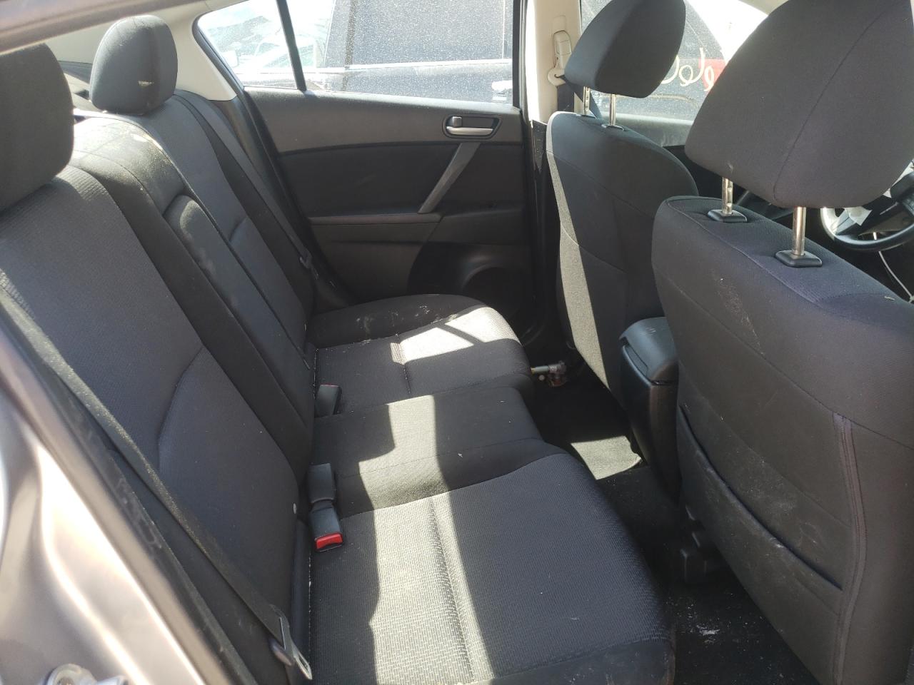 Photo 6 from auction – 2010 MAZDA 3 I with VIN JM1BL1SG1A1111412