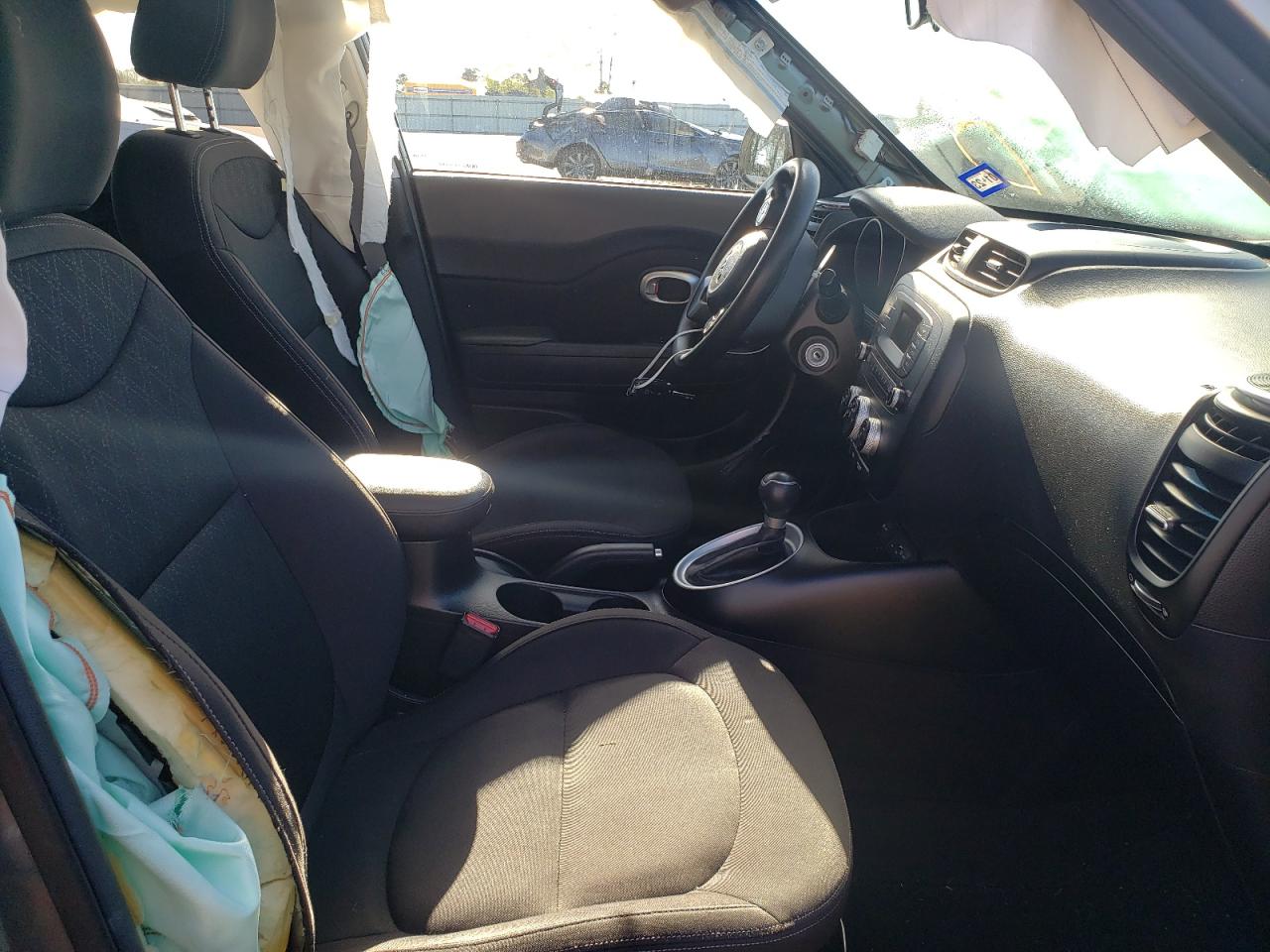 Фото 5 с аукциона – 2015 KIA SOUL с VIN KNDJN2A20F7197818