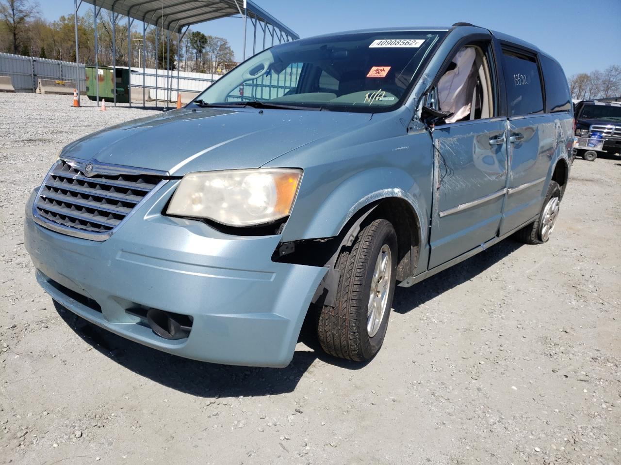 Photo 2 from auction – 2010 CHRYSLER TOWN & COU with VIN 2A4RR5D17AR337537