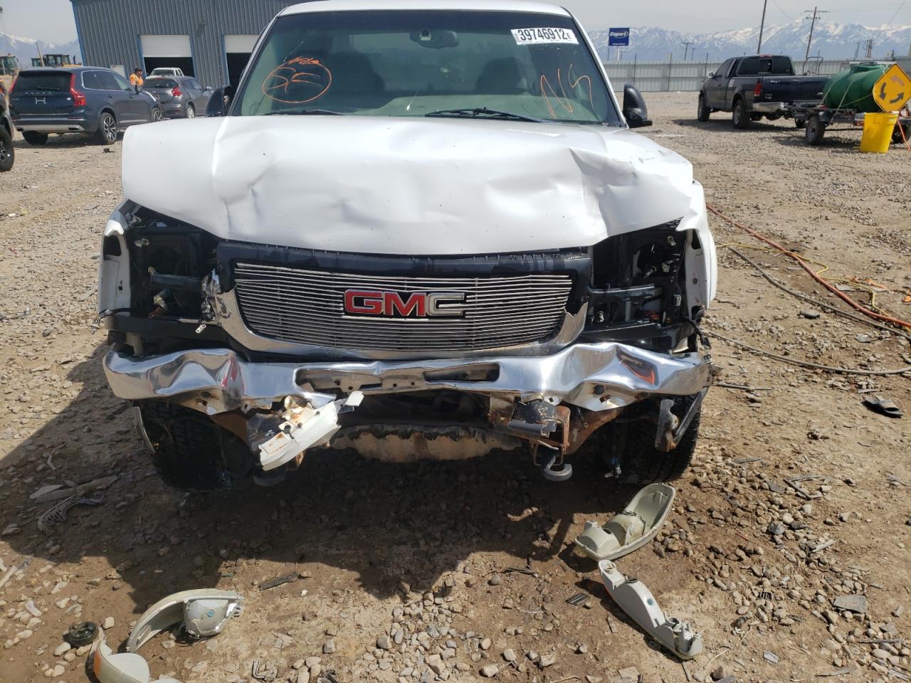 Photo 10 from auction – 2004 GMC SIERRA K25 with VIN 1GTHK29204E277799