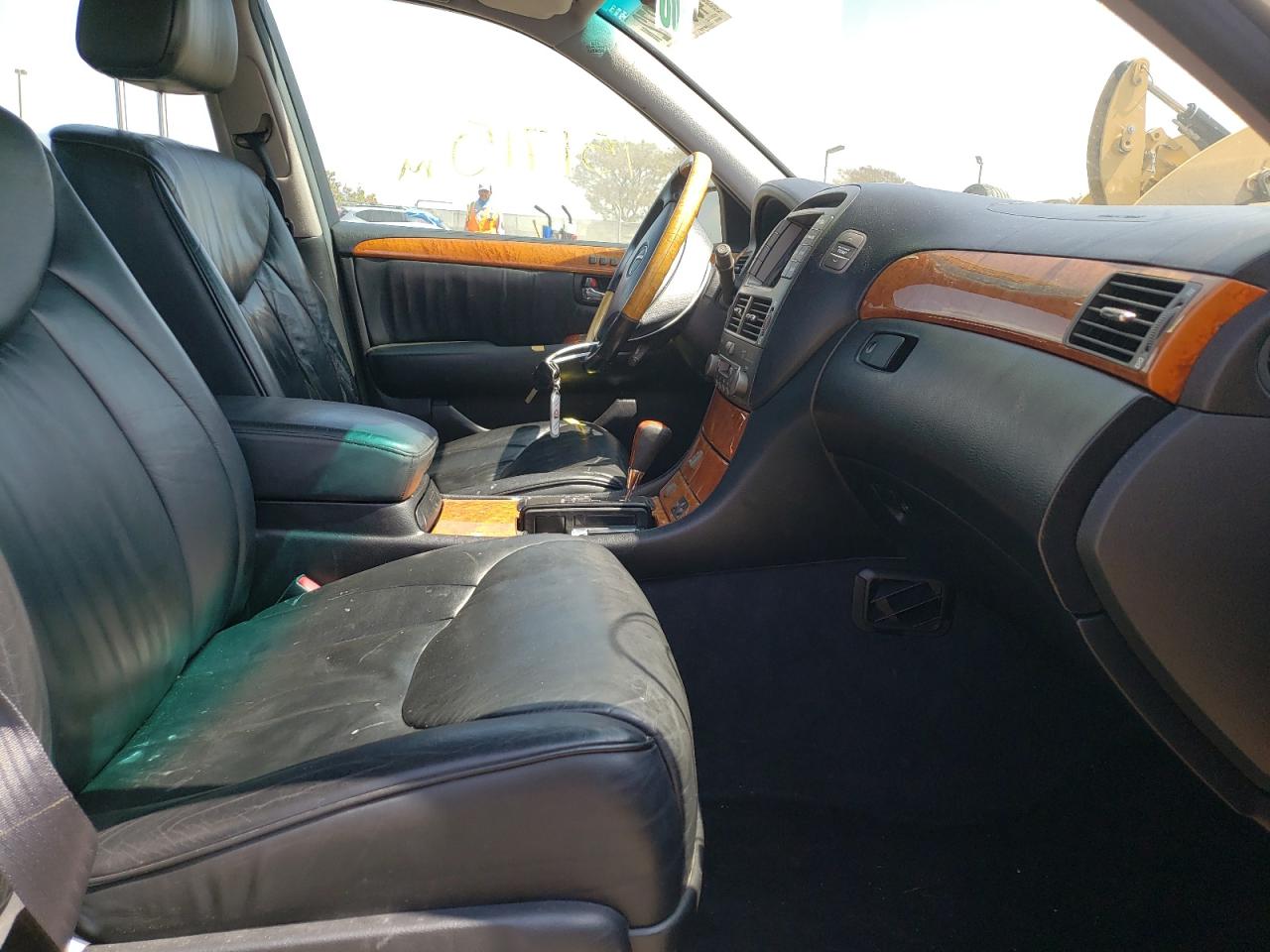 Photo 5 from auction – 2001 LEXUS LS 430 with VIN JTHBN30F310042470