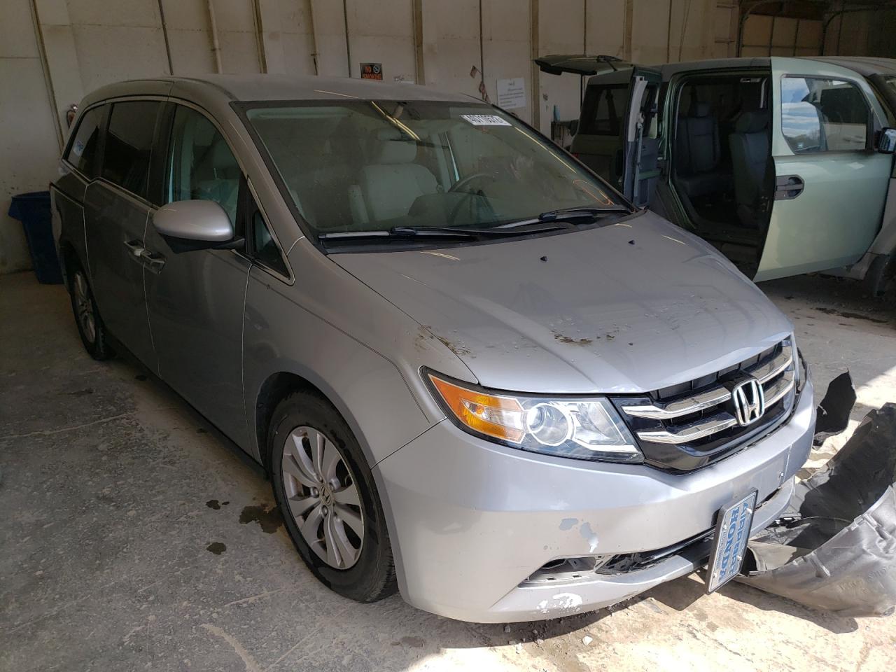 HONDA ODYSSEY SE 2017 with VIN 5FNRL5H34HB017830 - Photo from auction