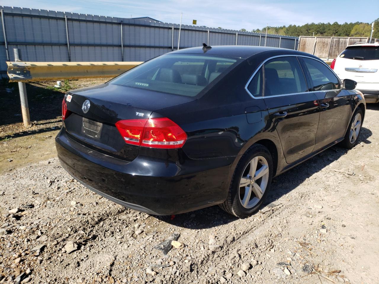 Photo 4 from auction – 2015 VOLKSWAGEN PASSAT S with VIN 1VWAT7A32FC115510